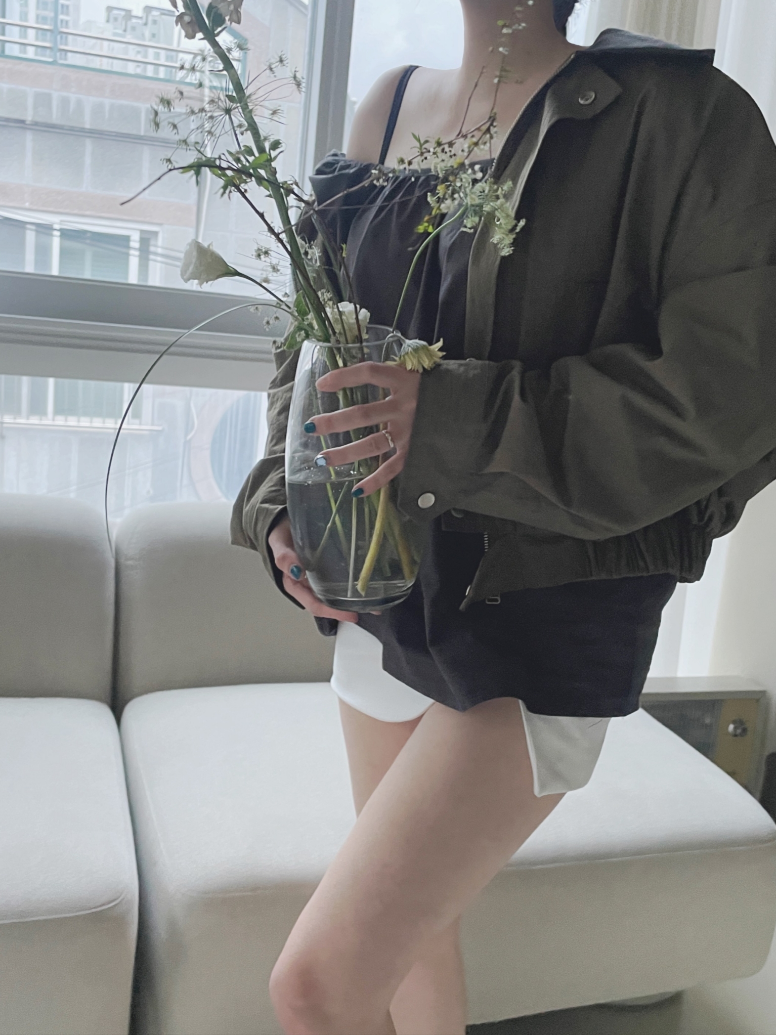 (W) New Balance x JJJJound 991 Made in UK Grey, Diesel 1DR Mini Bag in Mirrored Leather Silver 착용 스타일 - 4