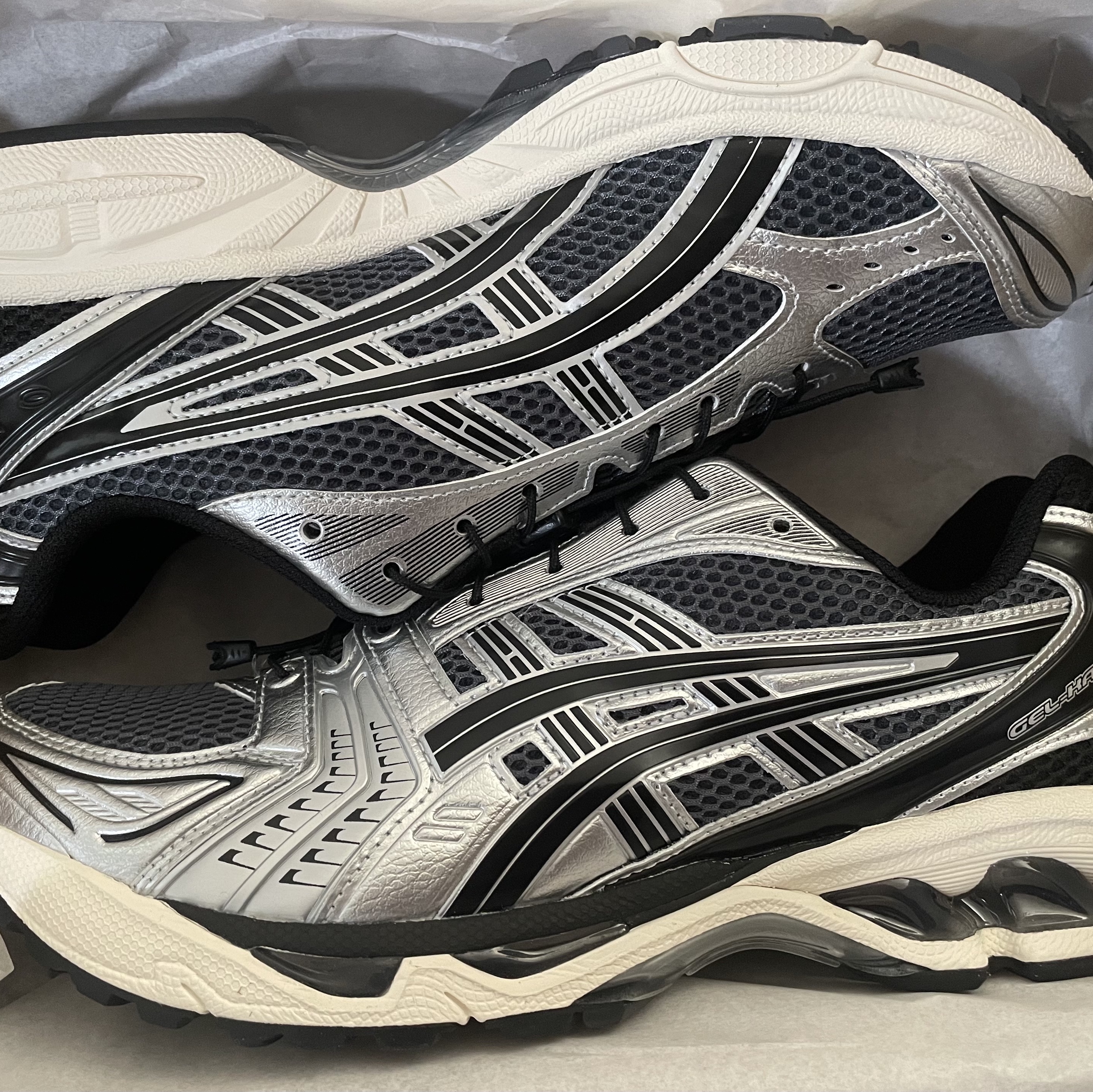 Asics Unlimited Gel-Kayano 14 Carrier Grey Black 착용 스타일 - 2