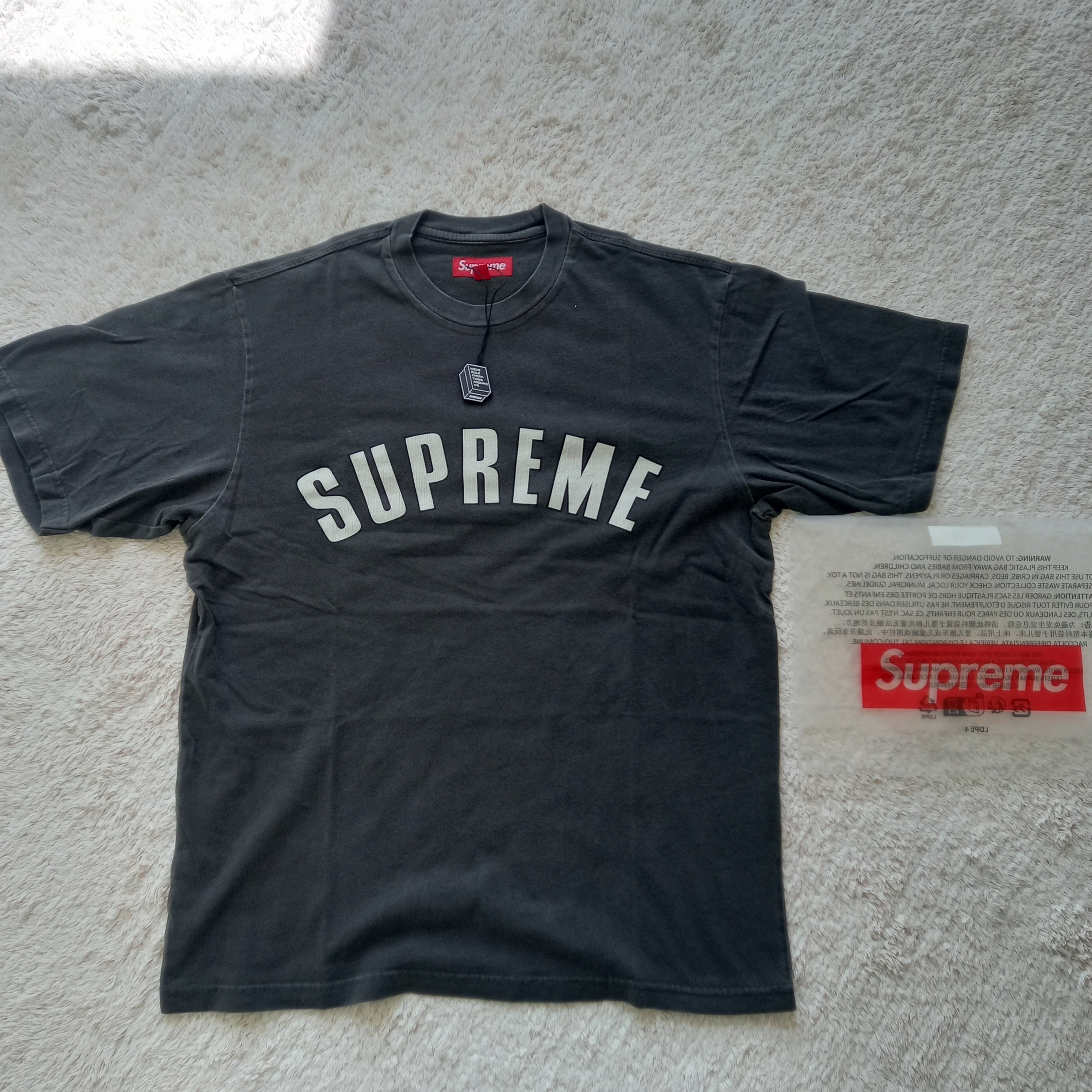 Supreme Cracked Arc S/S Top Black - 24SS 착용 스타일 - 2
