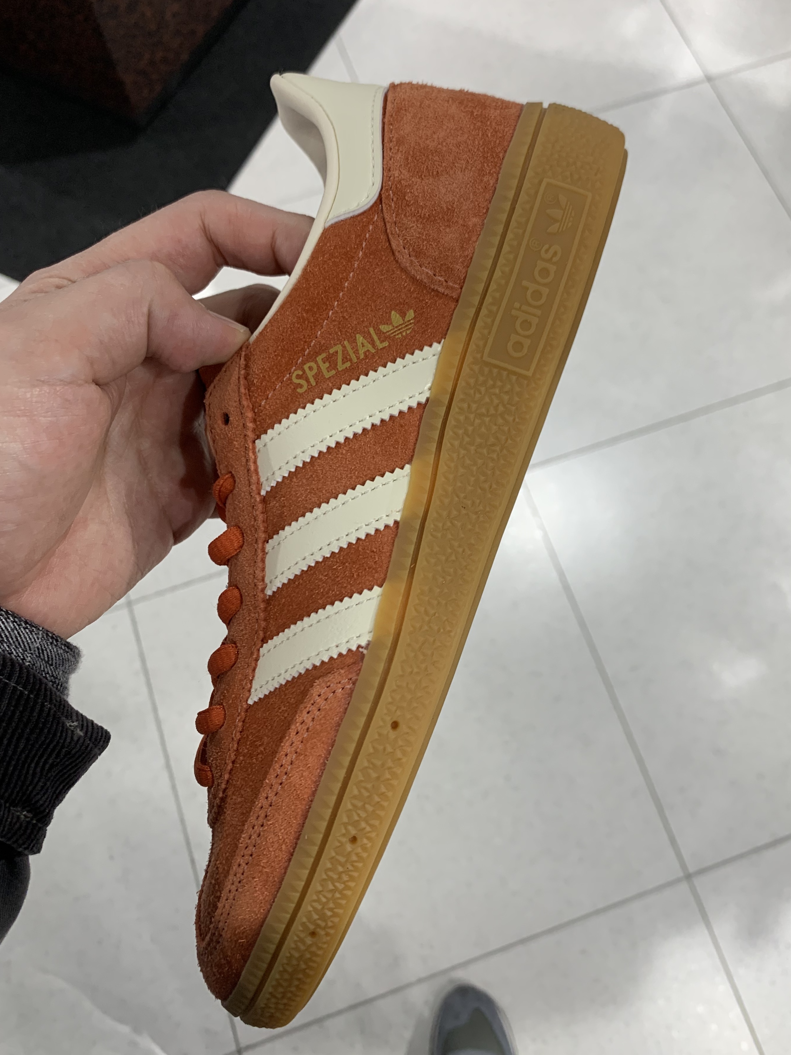 Adidas Spezial Handball Preloved Red Gum 착용 스타일