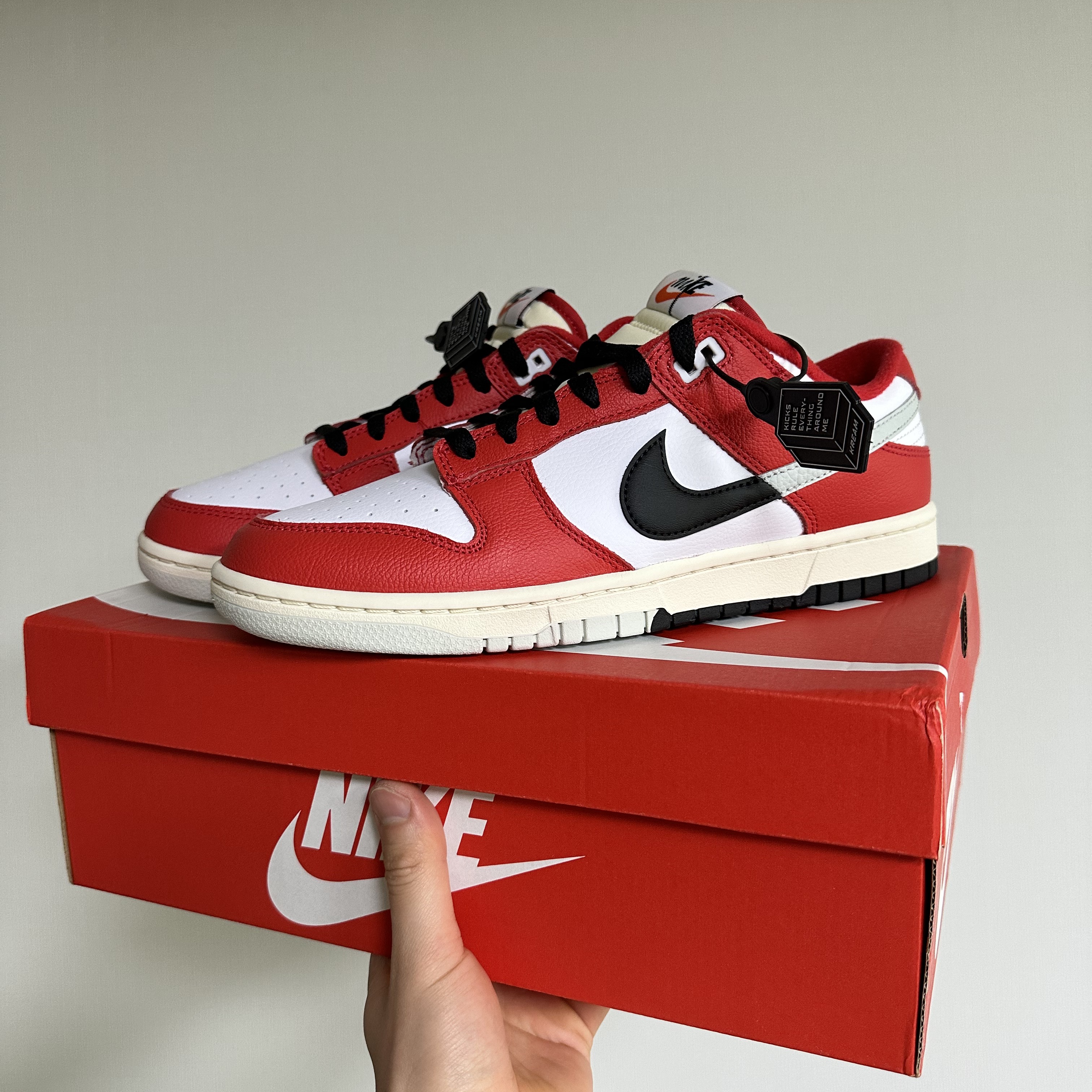 Nike Dunk Low Retro PRM University Red Black 착용 스타일