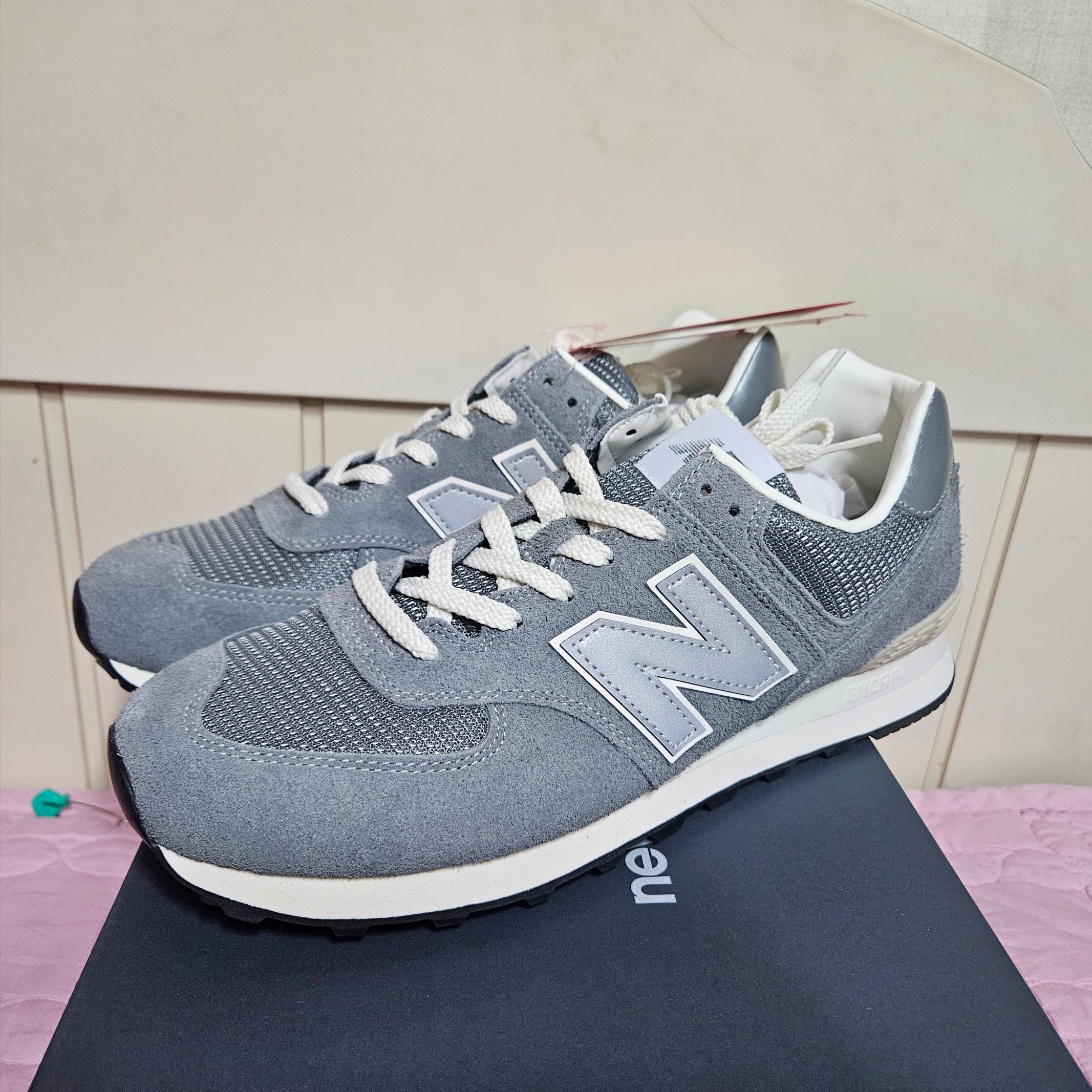 New Balance x Pottery 574 Premium Soft Grey 착용 스타일