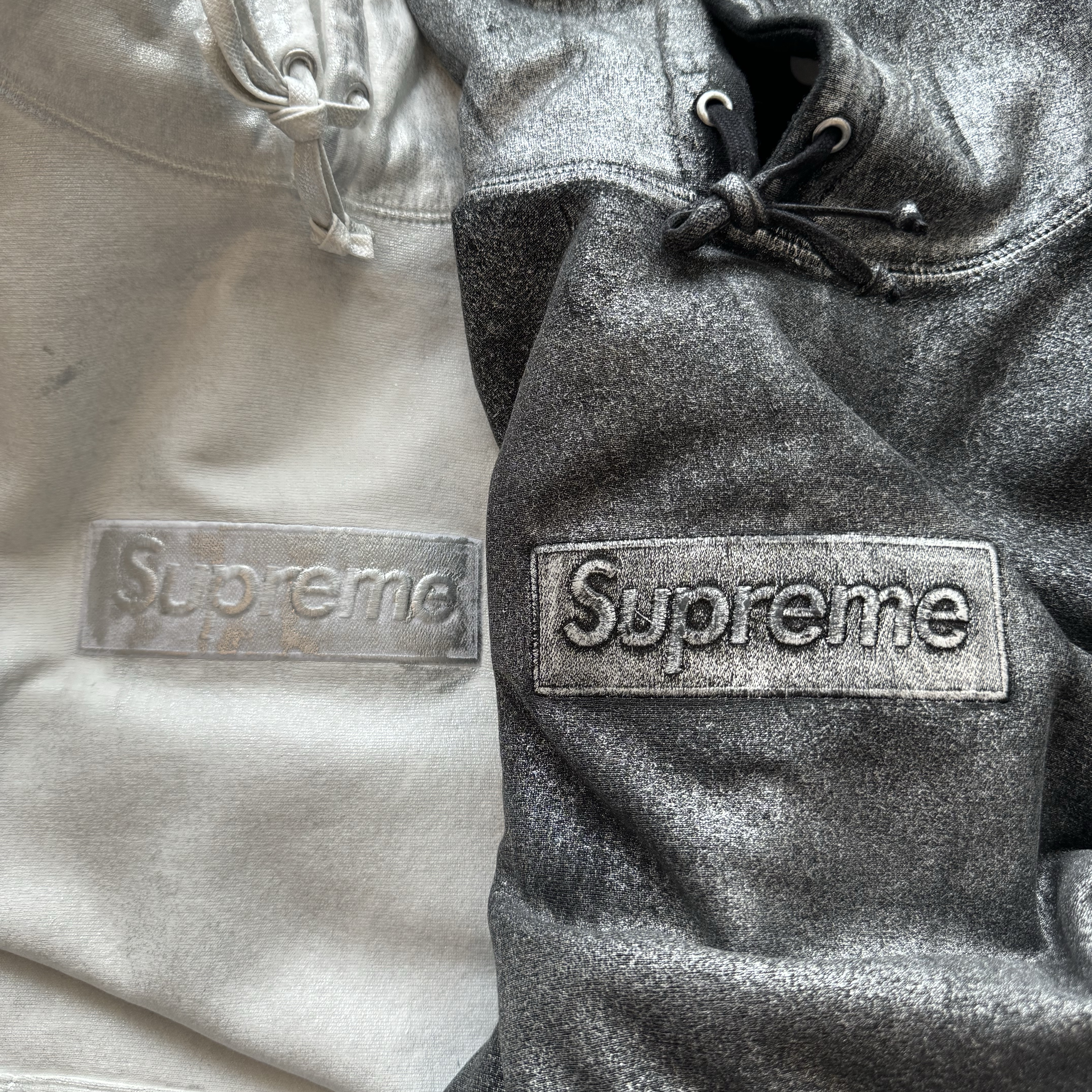 Supreme x MM6 Maison Margiela Foil Box Logo Hooded Sweatshirt Black - 24SS, Supreme x MM6 Maison Margiela Foil Box Logo Hooded Sweatshirt White - 24SS 착용 스타일