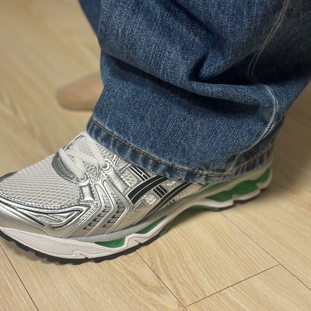 Asics Gel-Kayano 14 White Malachite Green 착용 스타일 - 1