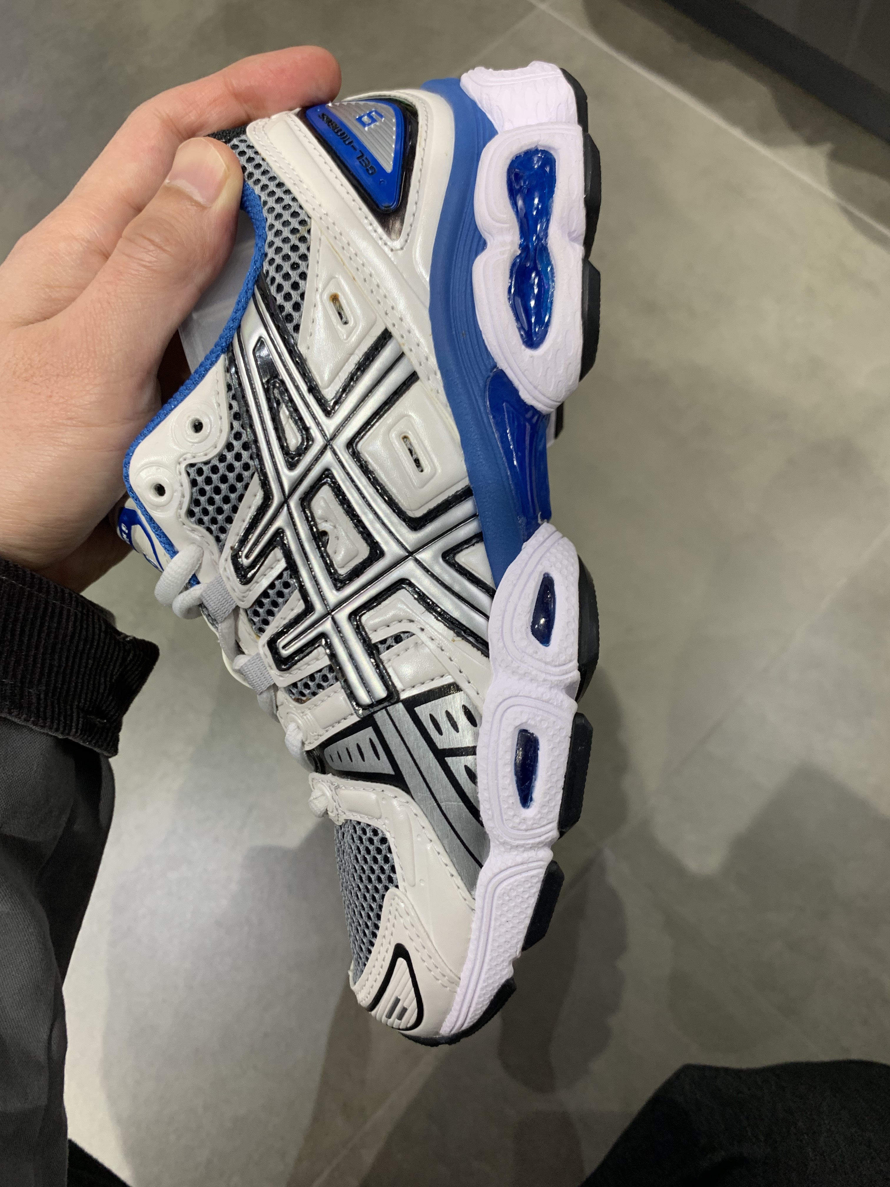 Asics Gel-Nimbus 9 White Lake Drive 착용 스타일