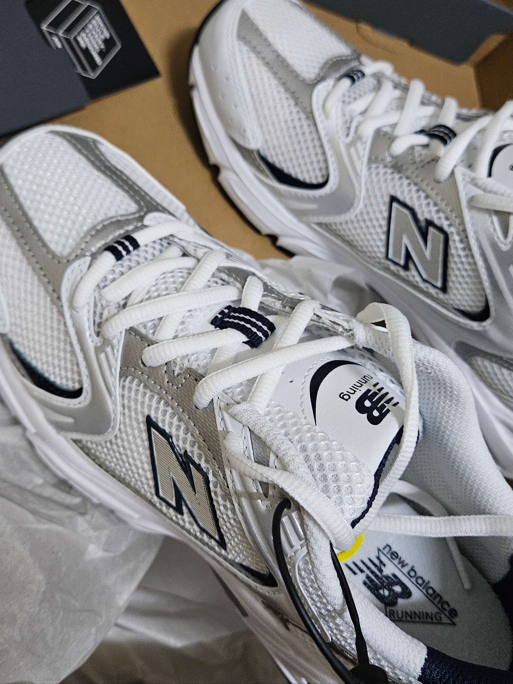 New Balance 530 White 착용 스타일 - 2