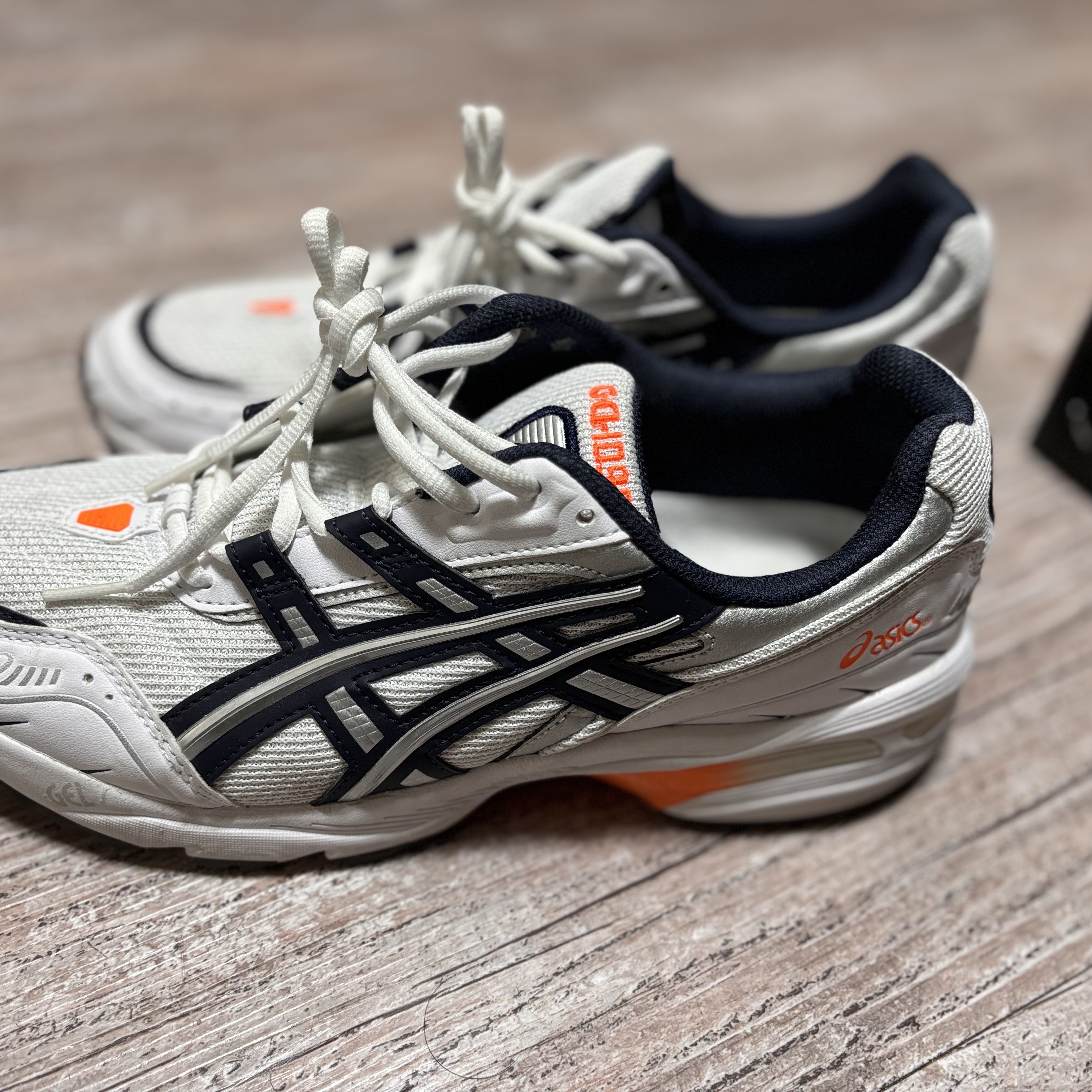 Asics Gel-1090 White Midnight 착용 스타일 - 1
