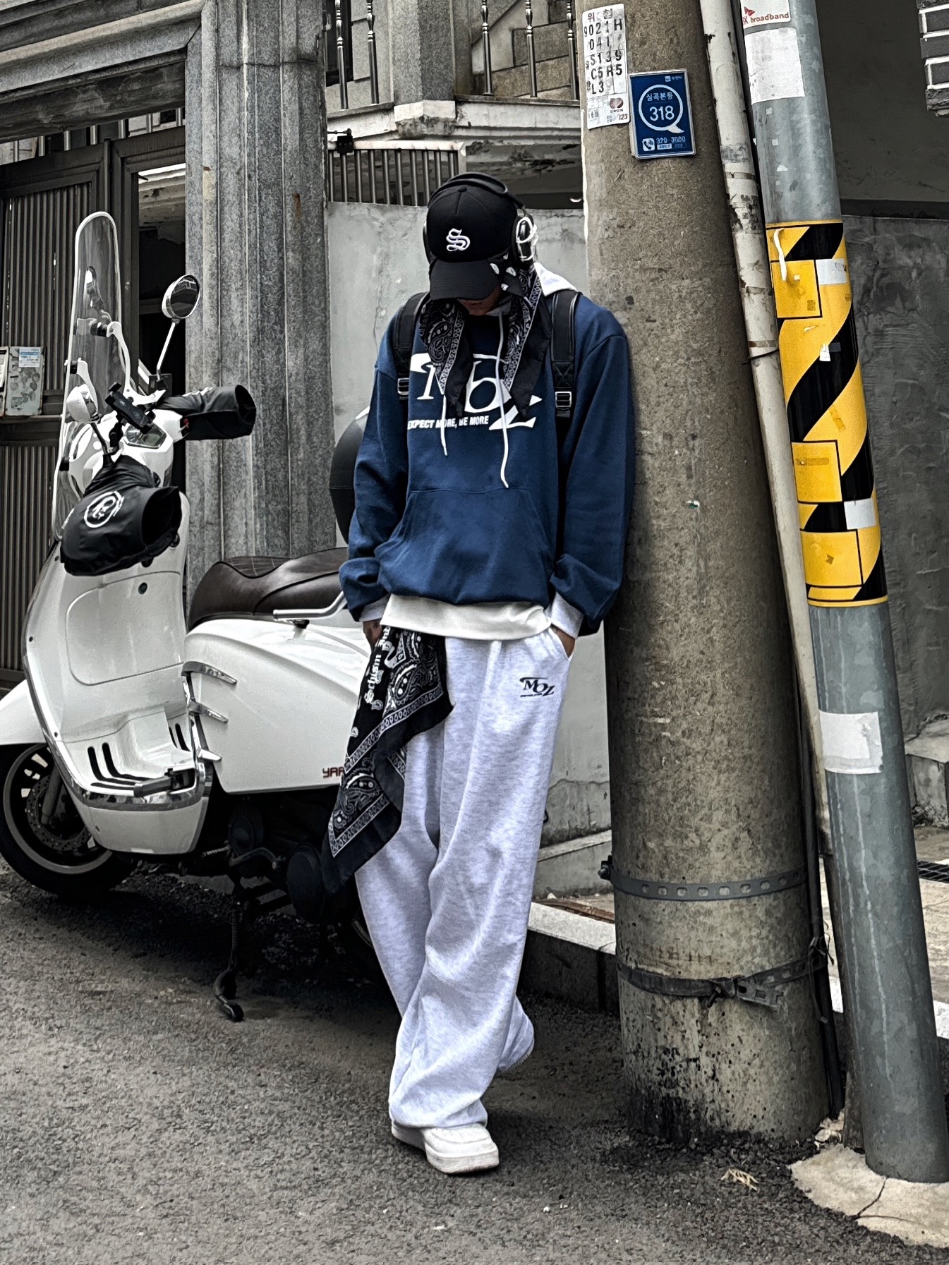 Test Artifact Era Origin Max 002x White, Apple AirPods Max Lightning Space Gray (Korean Ver.) 착용 스타일 - 1