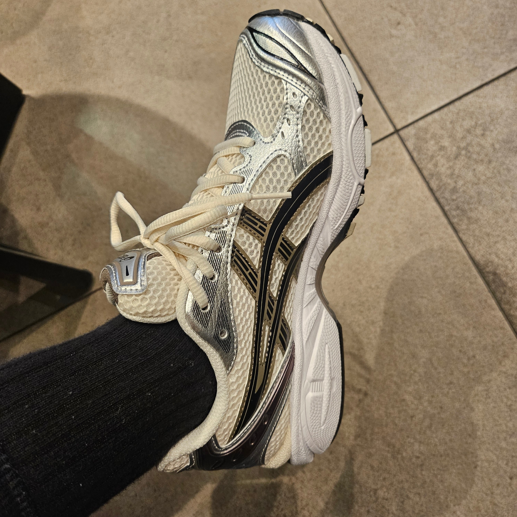 Asics Gel-Kayano 14 Cream Black 착용 스타일