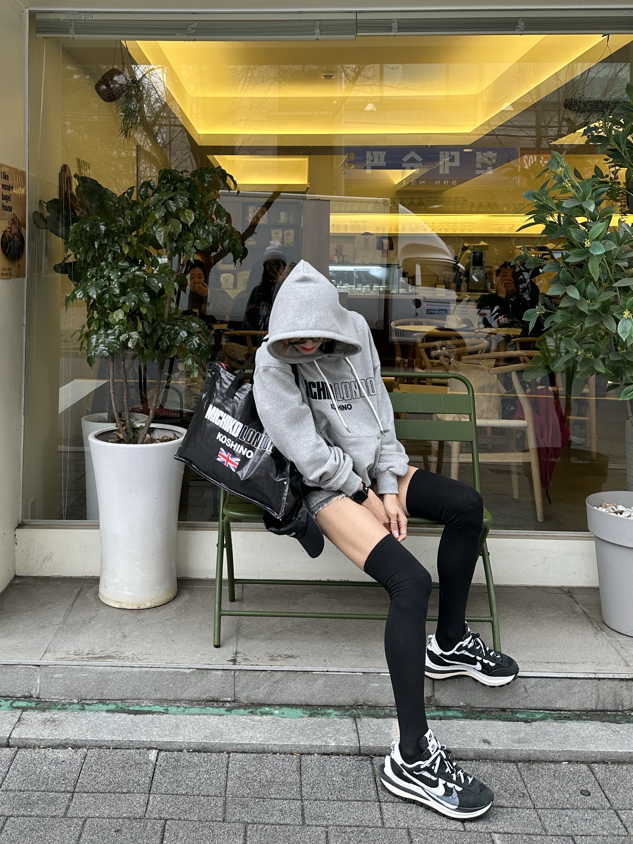 Nike x Sacai VaporWaffle Black White 착용 스타일 - 1