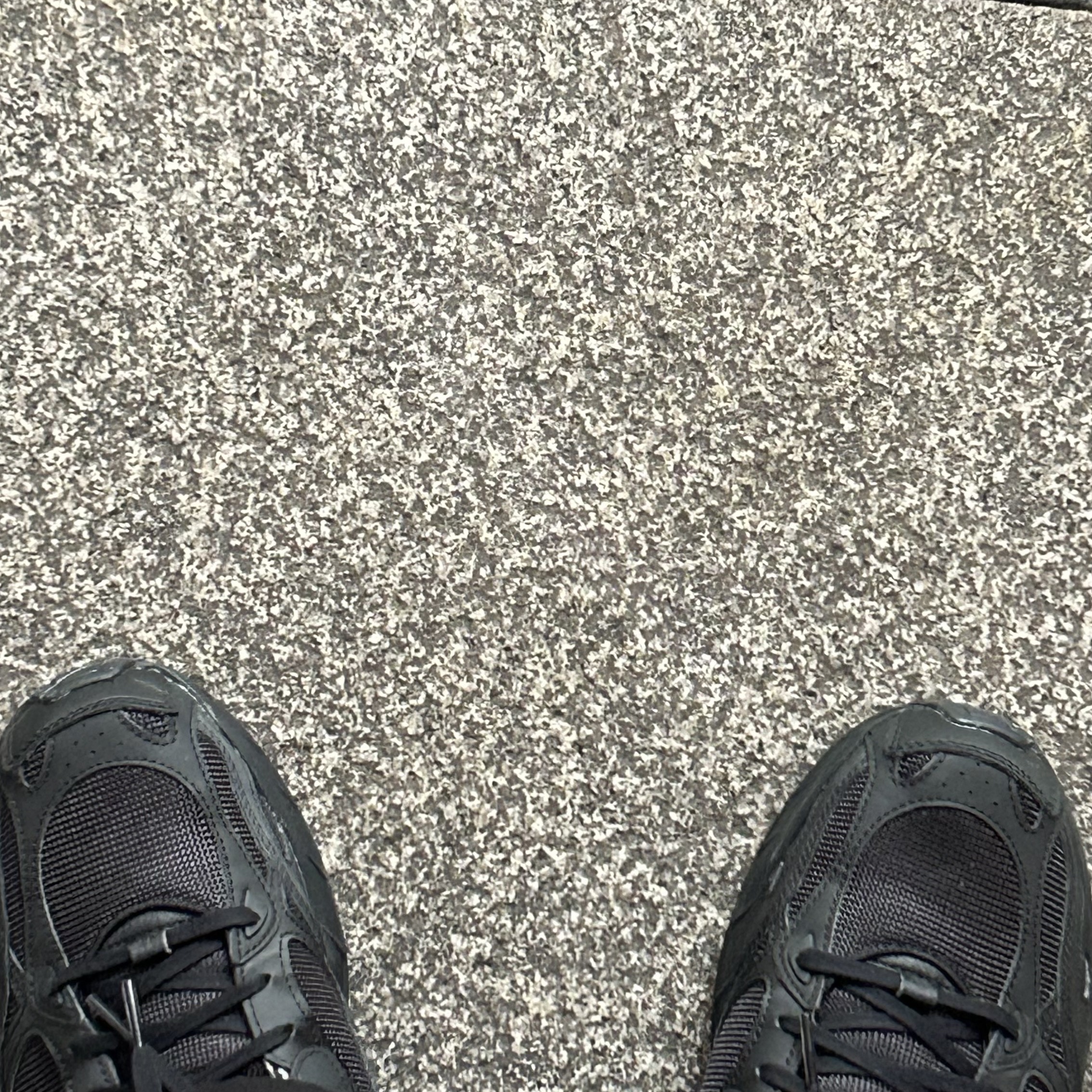 (W) Adidas Astir Triple Black 착용 스타일 - 1