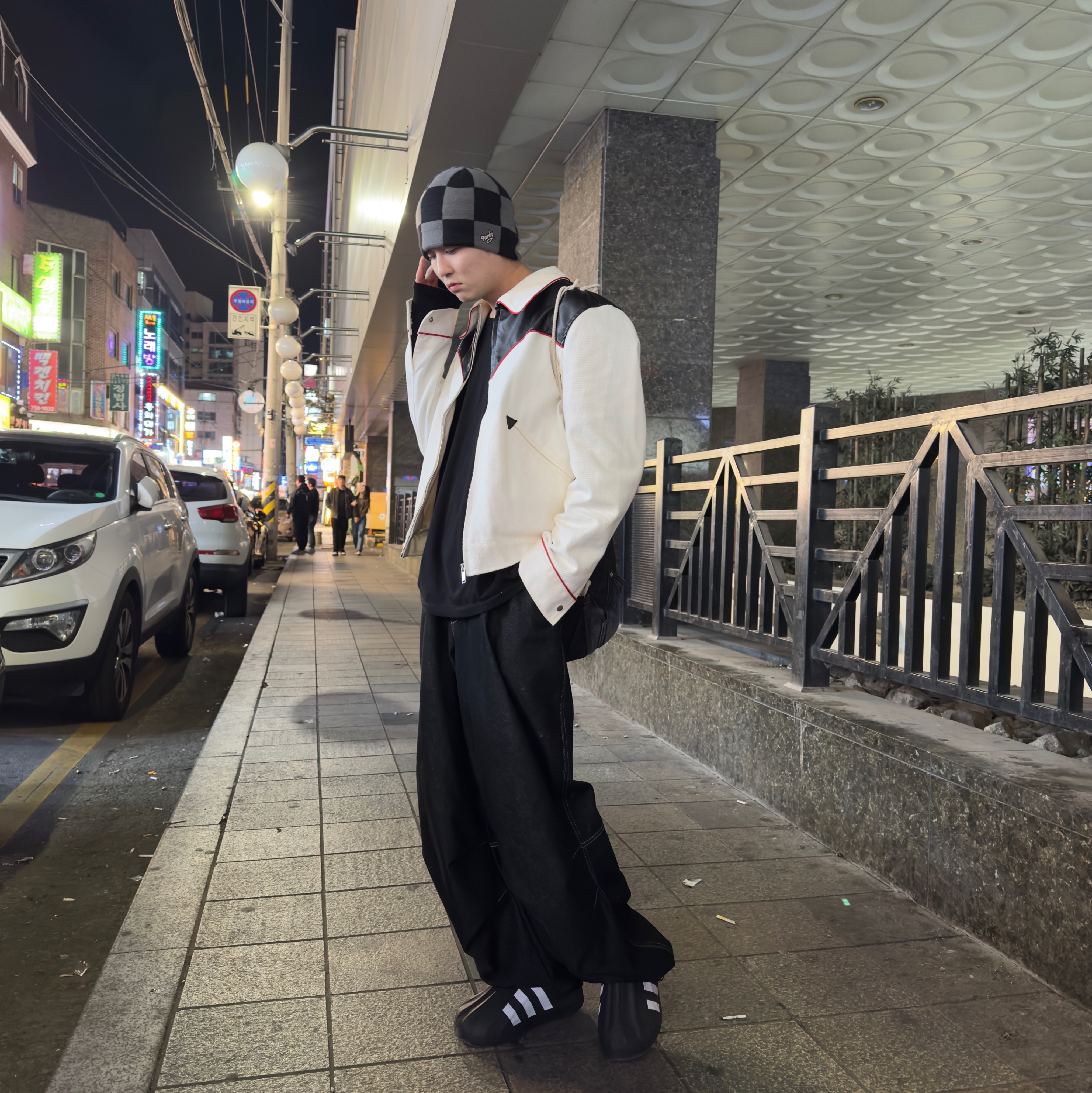 Adidas Adifom Superstar Core Black Cloud White 착용 스타일 - 2