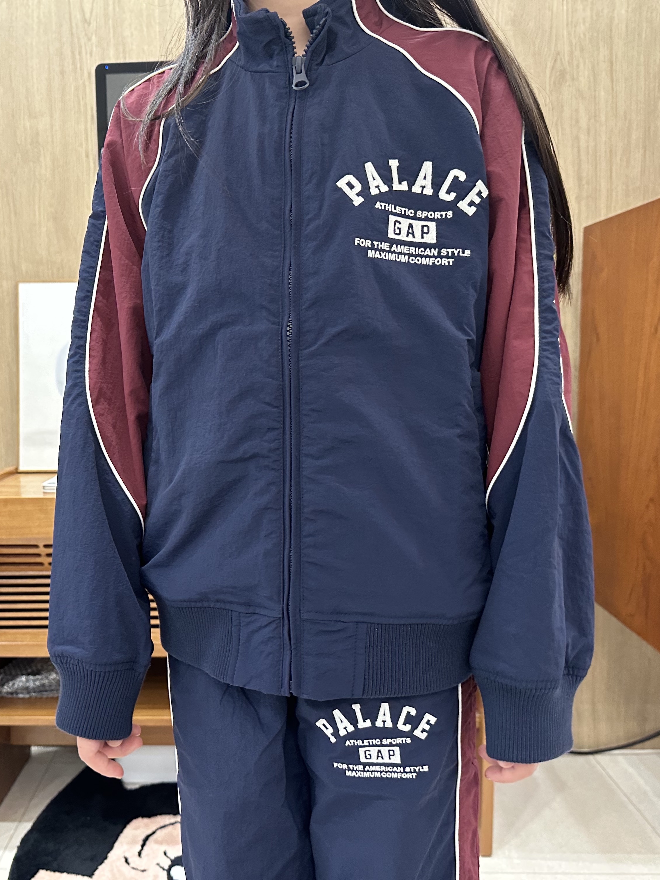 (Kids) Palace x Gap Nylon Track Top Navy Red - 24SS, Palace x Gap Nylon Track Top Navy Red - 24SS 착용 스타일 - 2