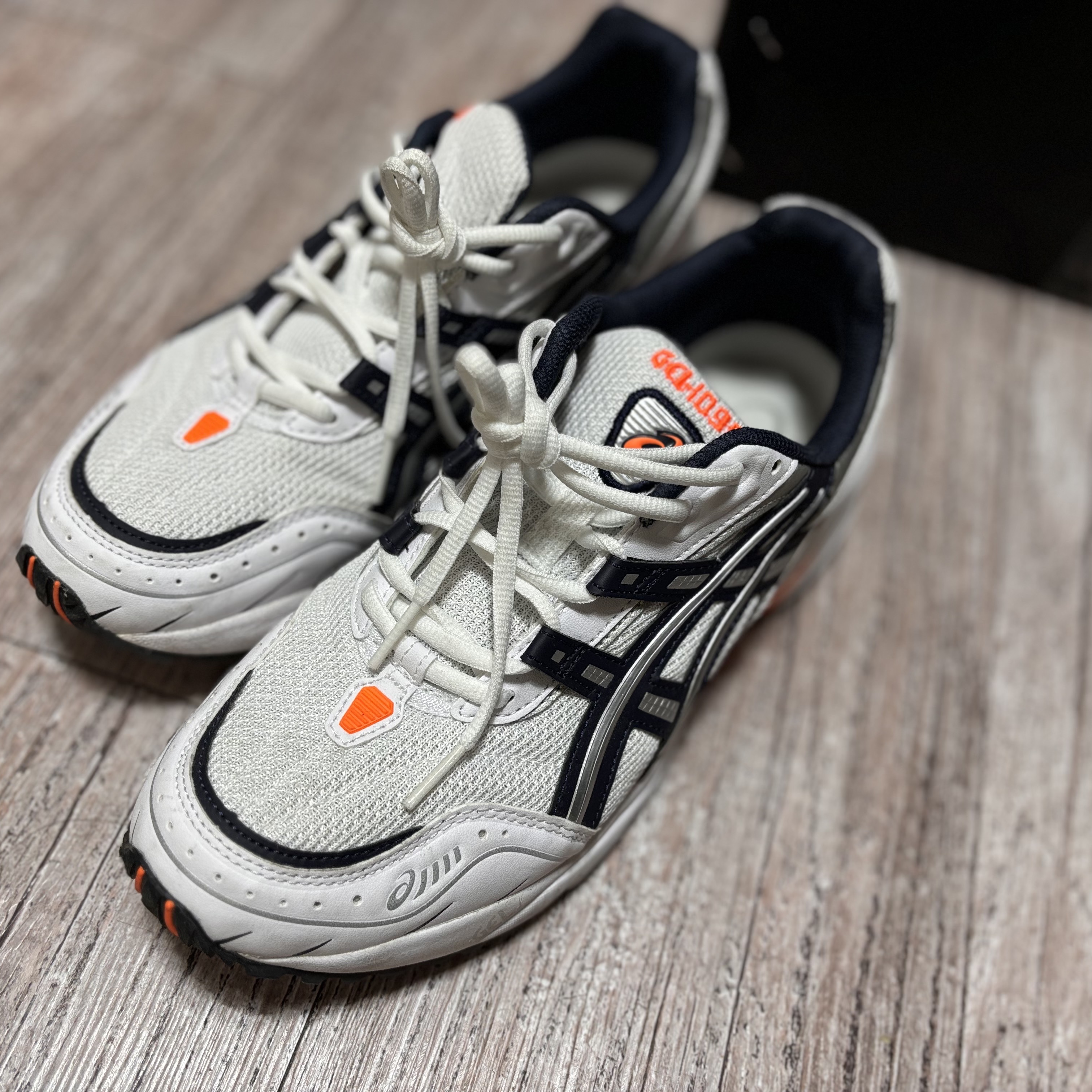Asics Gel-1090 White Midnight 착용 스타일 - 2