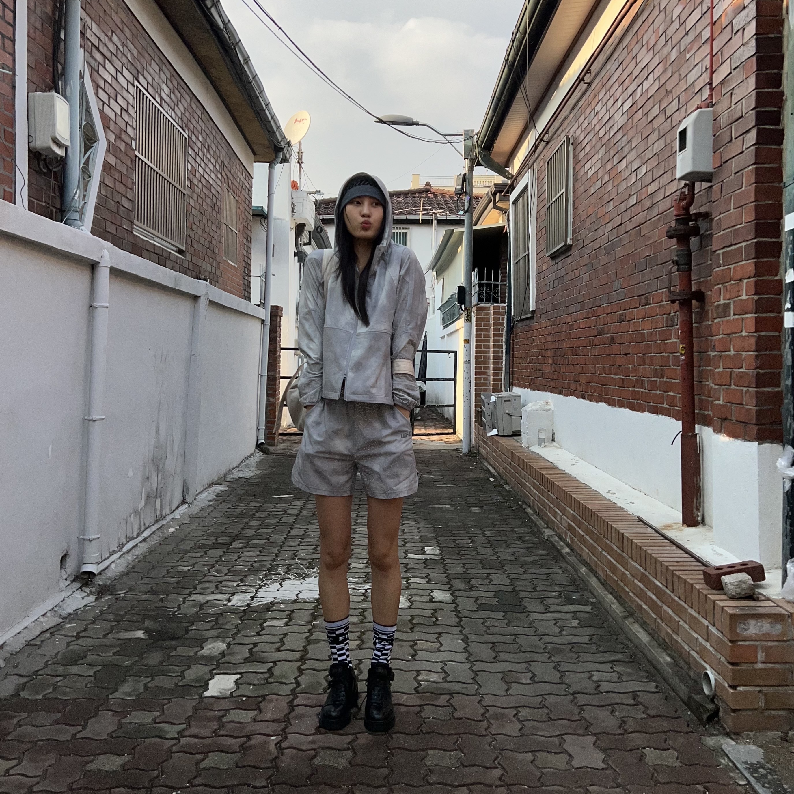 Dr. Martens 1461 Mono Black, IAB Studio Woven Shorts Gray - 23FW 착용 스타일 - 1