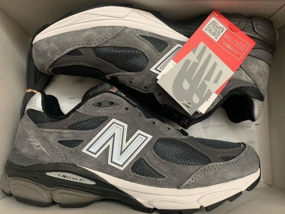 New Balance x United Arrows 990v3 Dark Grey 착용 스타일