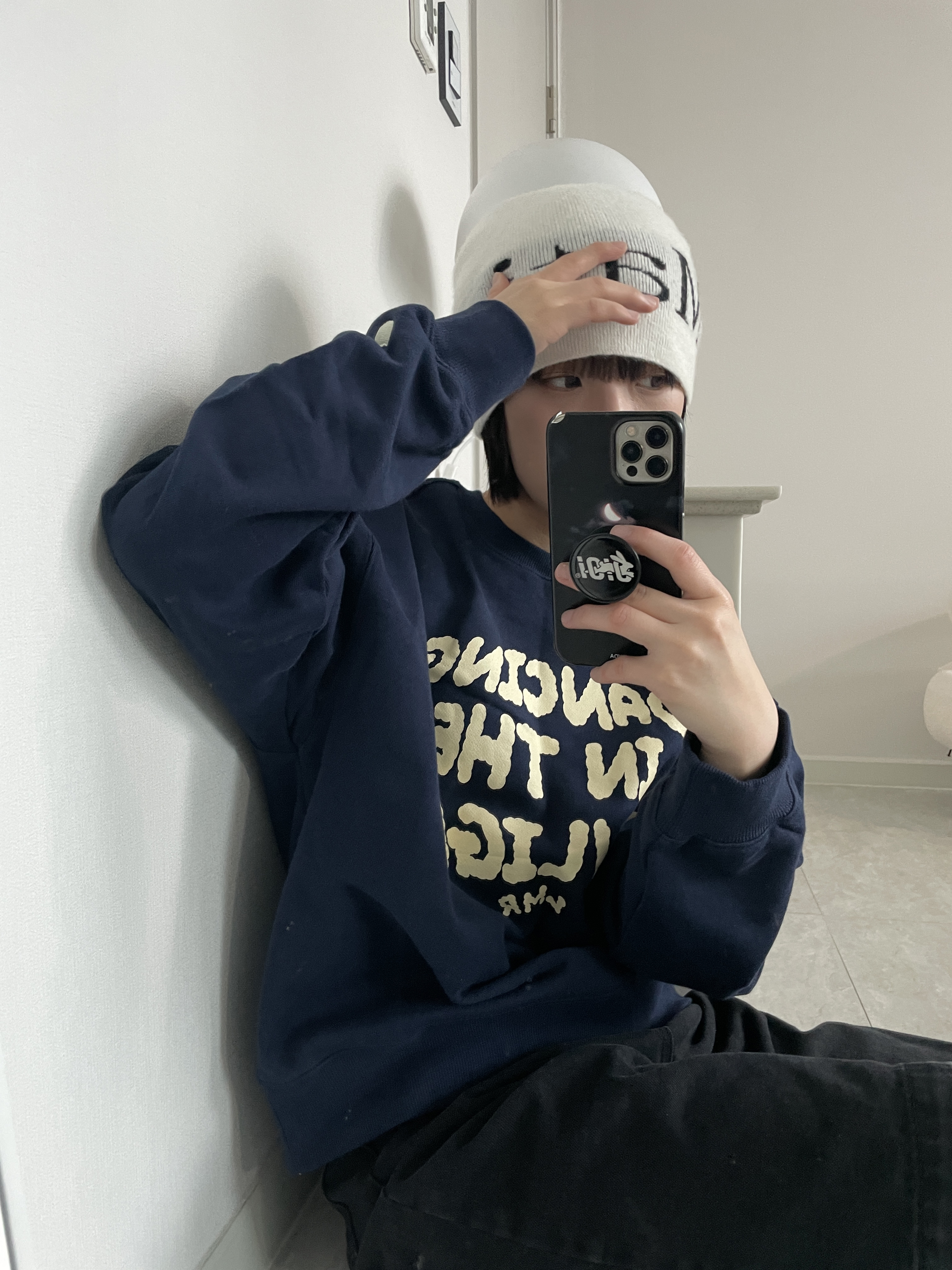 Matin Kim Logo Jacquard Short Beanie White, Converse One Star Pro Ox Suede Light Blue 착용 스타일 - 2