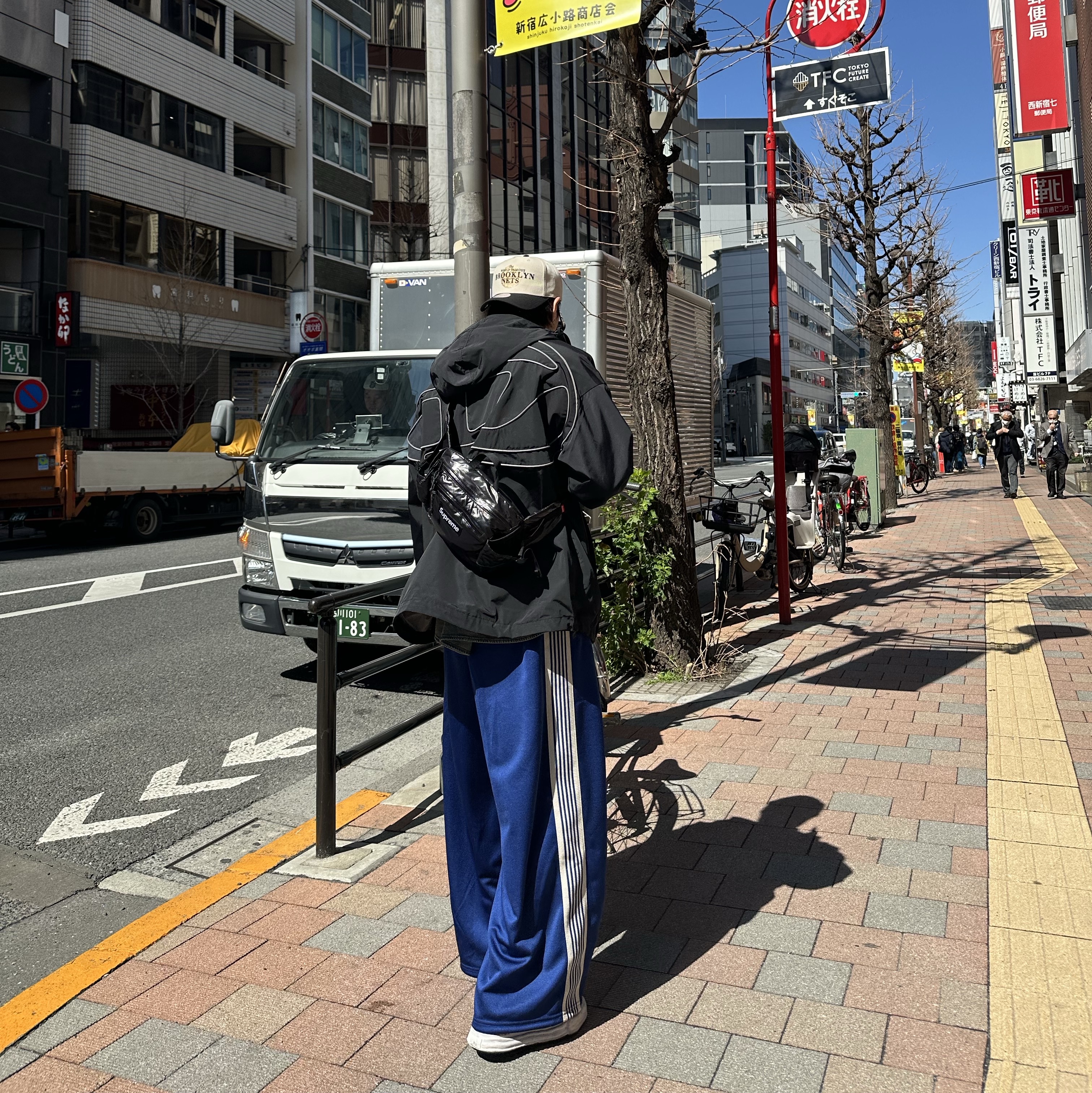 Needles H.D. Track Pants Poly Smooth Royal, Maison Mihara Yasuhiro Peterson OG Sole Canvas Low-top Sneakers Natural 착용 스타일