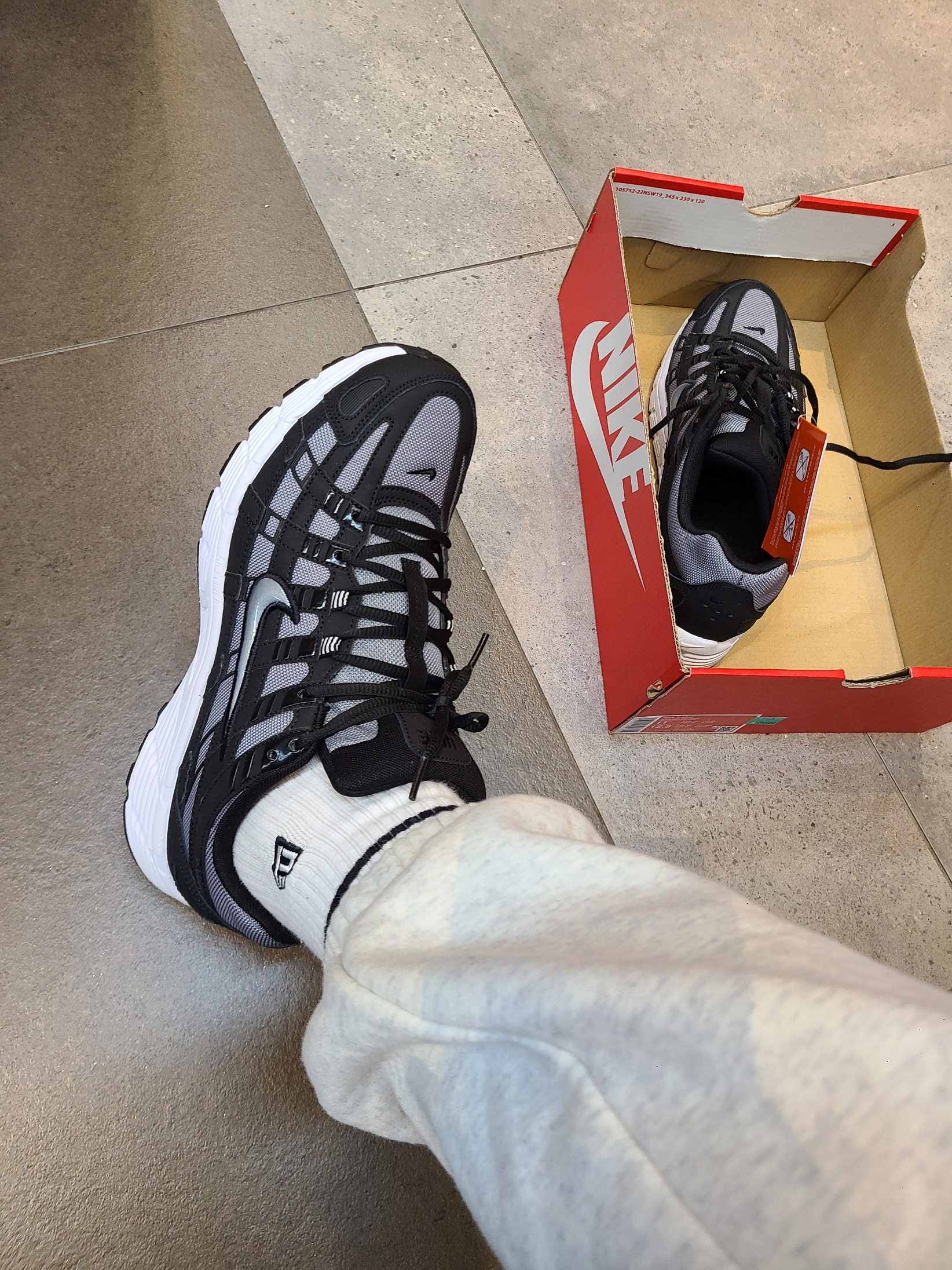 Nike P-6000 Cool Grey 착용 스타일