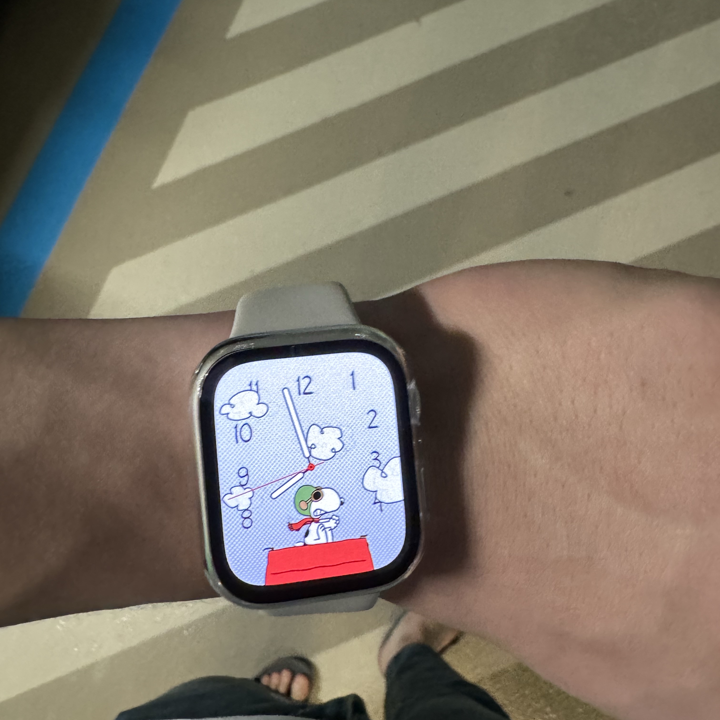 Apple Watch Series 8 45mm GPS Starlight Aluminium Case with Sport Band Starlight (Korean Ver.) 착용 스타일 - 2
