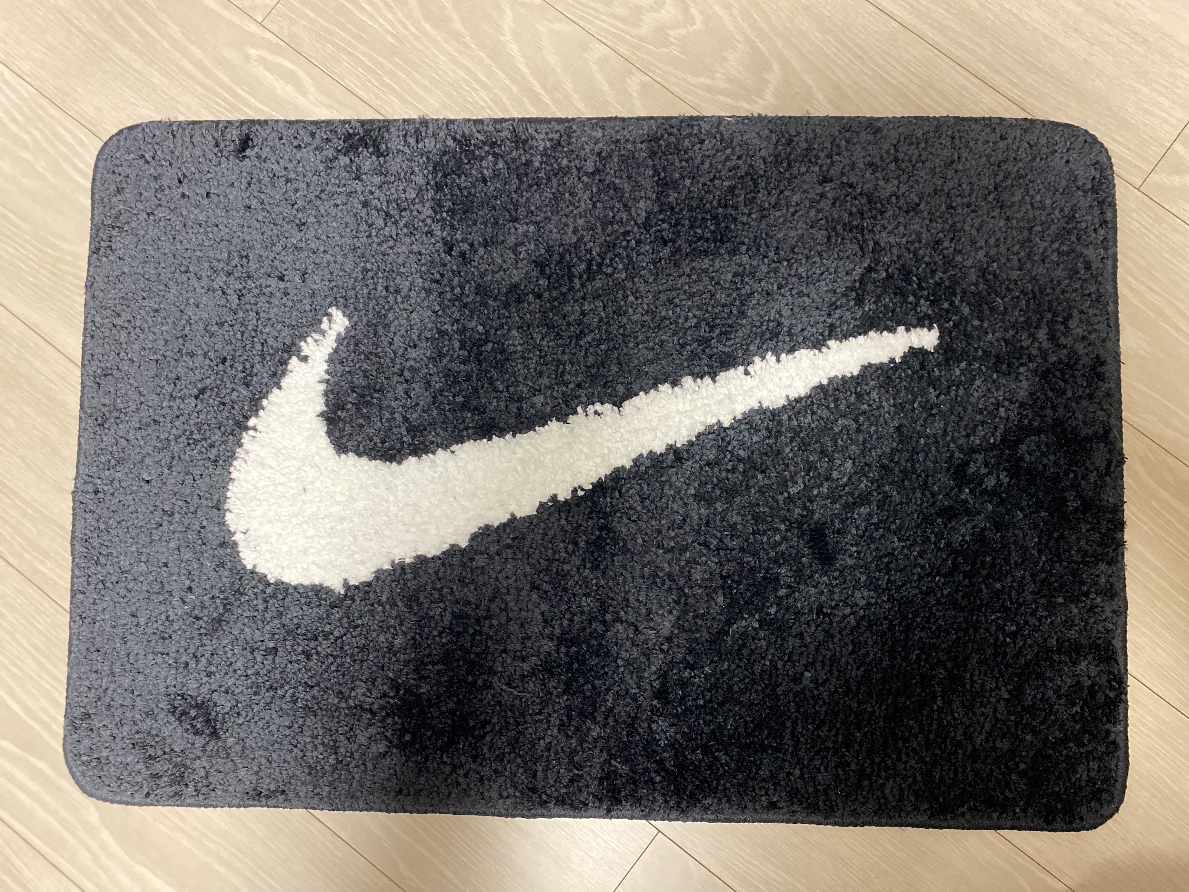 Nike Swoosh Rug Black White 착용 스타일