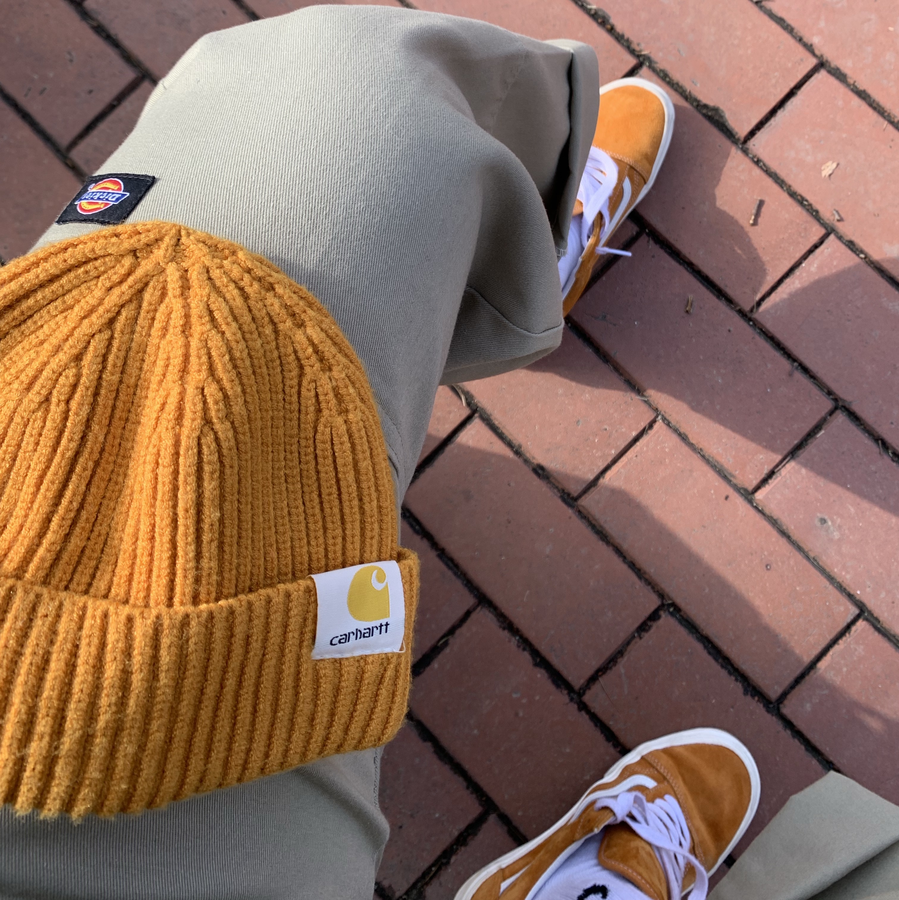 Vans Old Skool Pig Suede Honey Gold, Dickies Loose Fit Double Knee Work Pants Khaki 착용 스타일