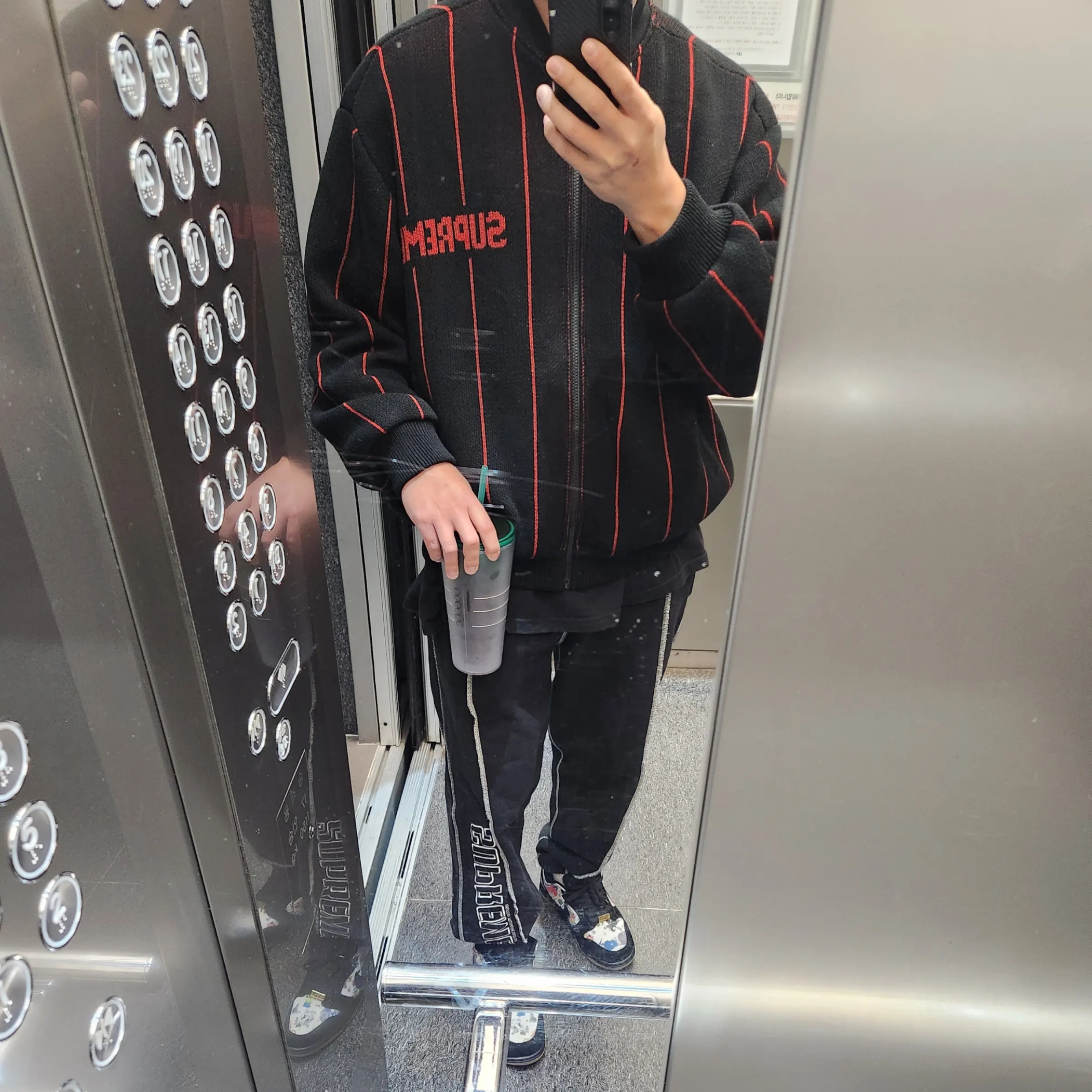 Supreme Pinstripe Varsity Zip Up Sweater Black - 23SS 착용 스타일