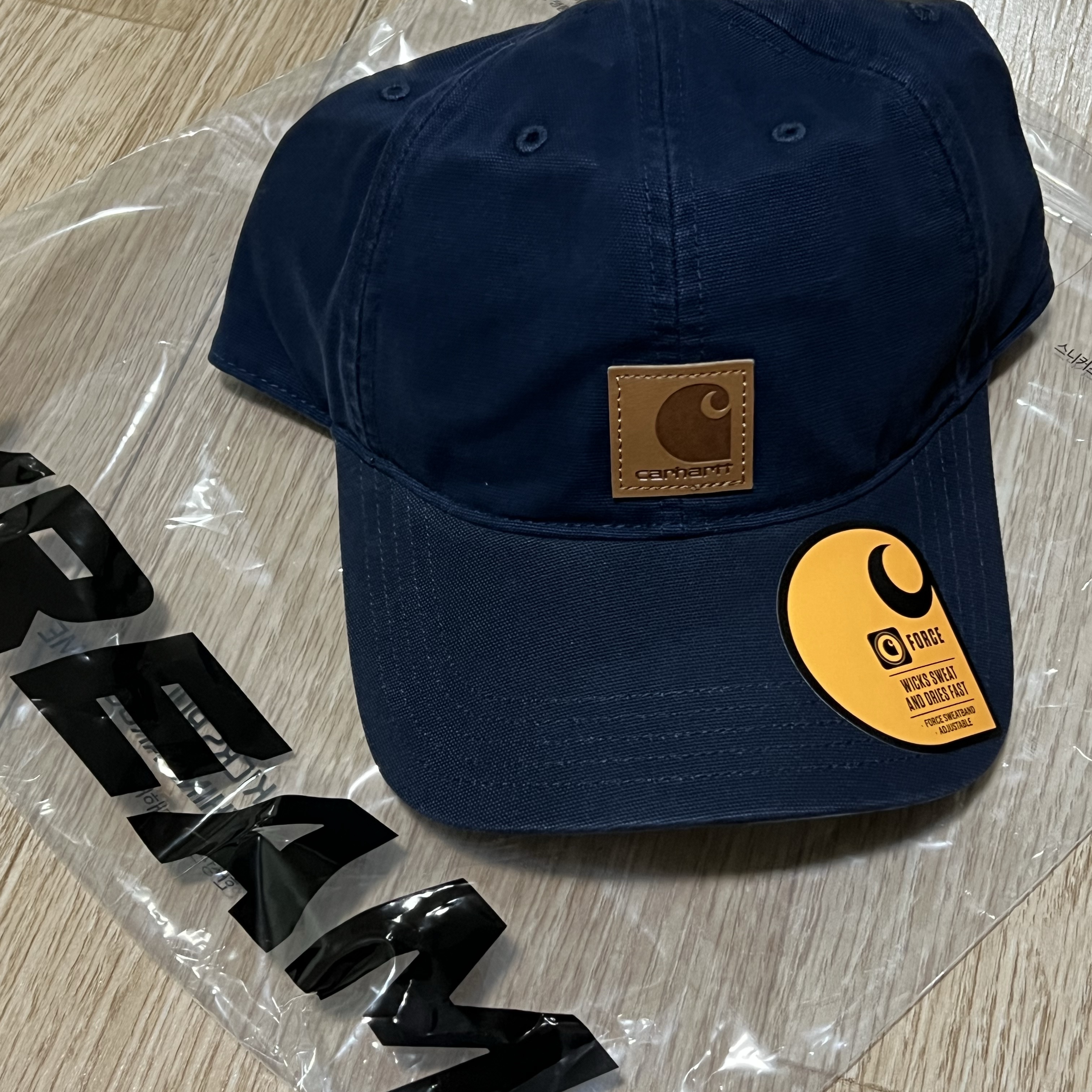 Carhartt Canvas Cap Navy 착용 스타일 - 1