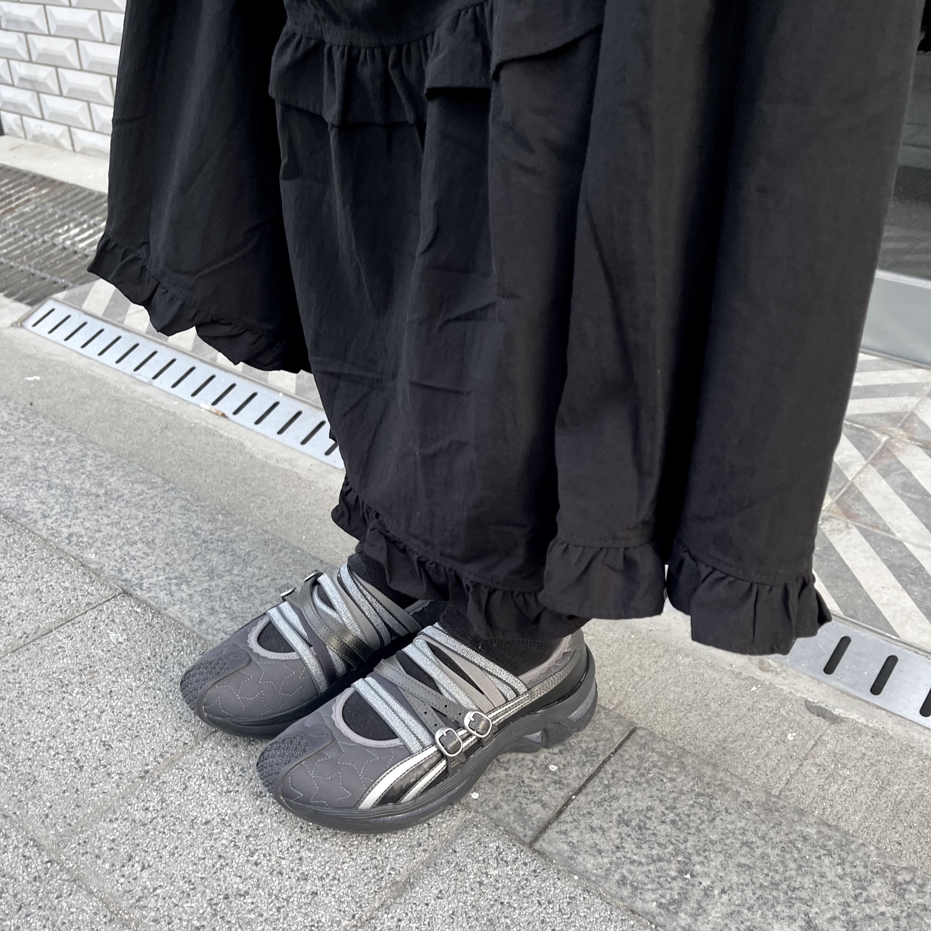 (W) Asics x Kiko Kostadinov x Heaven by Marc Jacobs Gel-Lokros Vapor Cosmos, (W) Asics x Kiko Kostadinov x Heaven by Marc Jacobs Gel-Lokros Faded Denim Pale Aqua 착용 스타일 - 3
