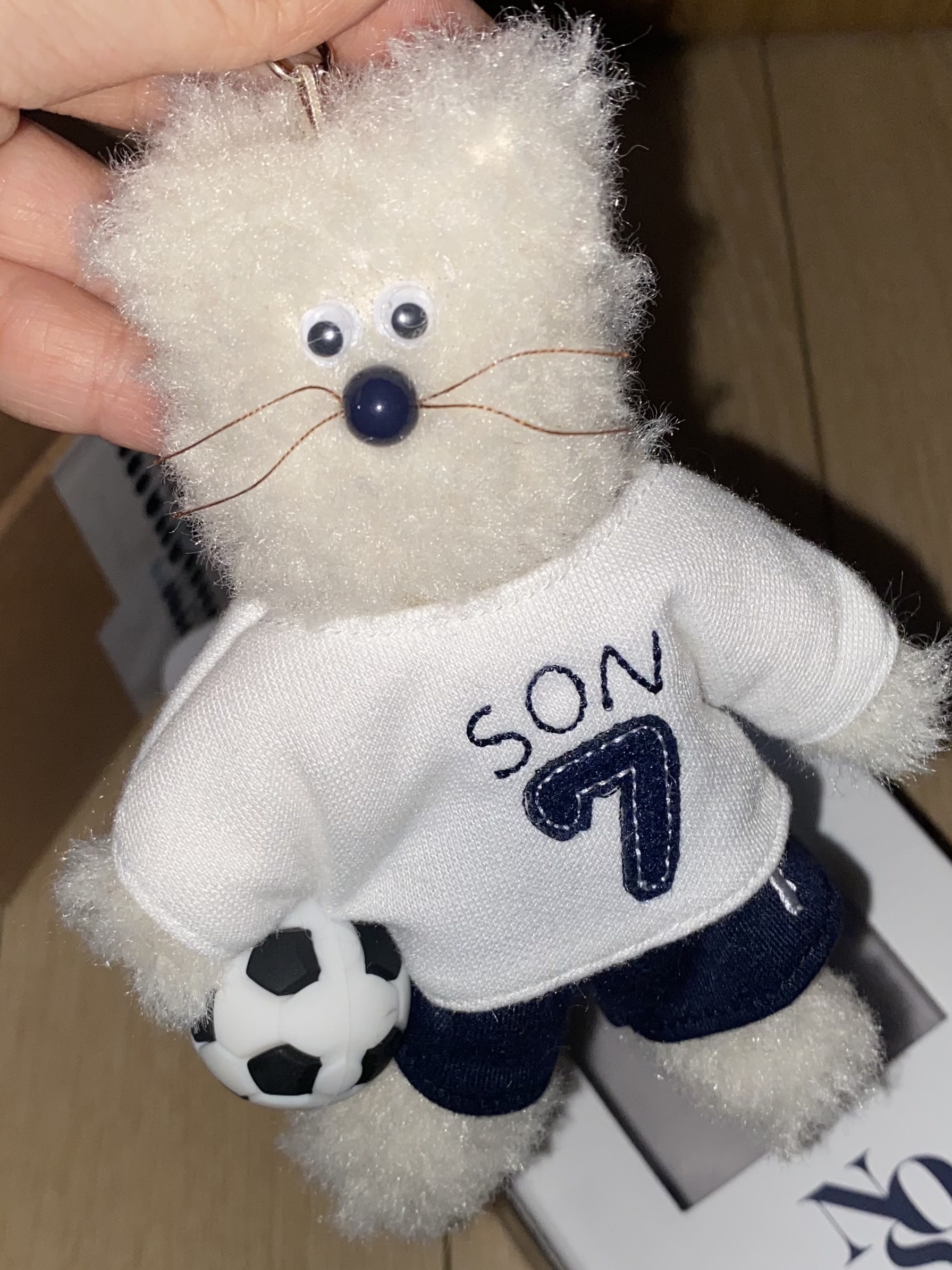 [예약 배송] NOS7 x Monamhee SON.hee Cream, Monamhee Creami Keyring Cream - KREAM Exclusive 착용 스타일 - 2