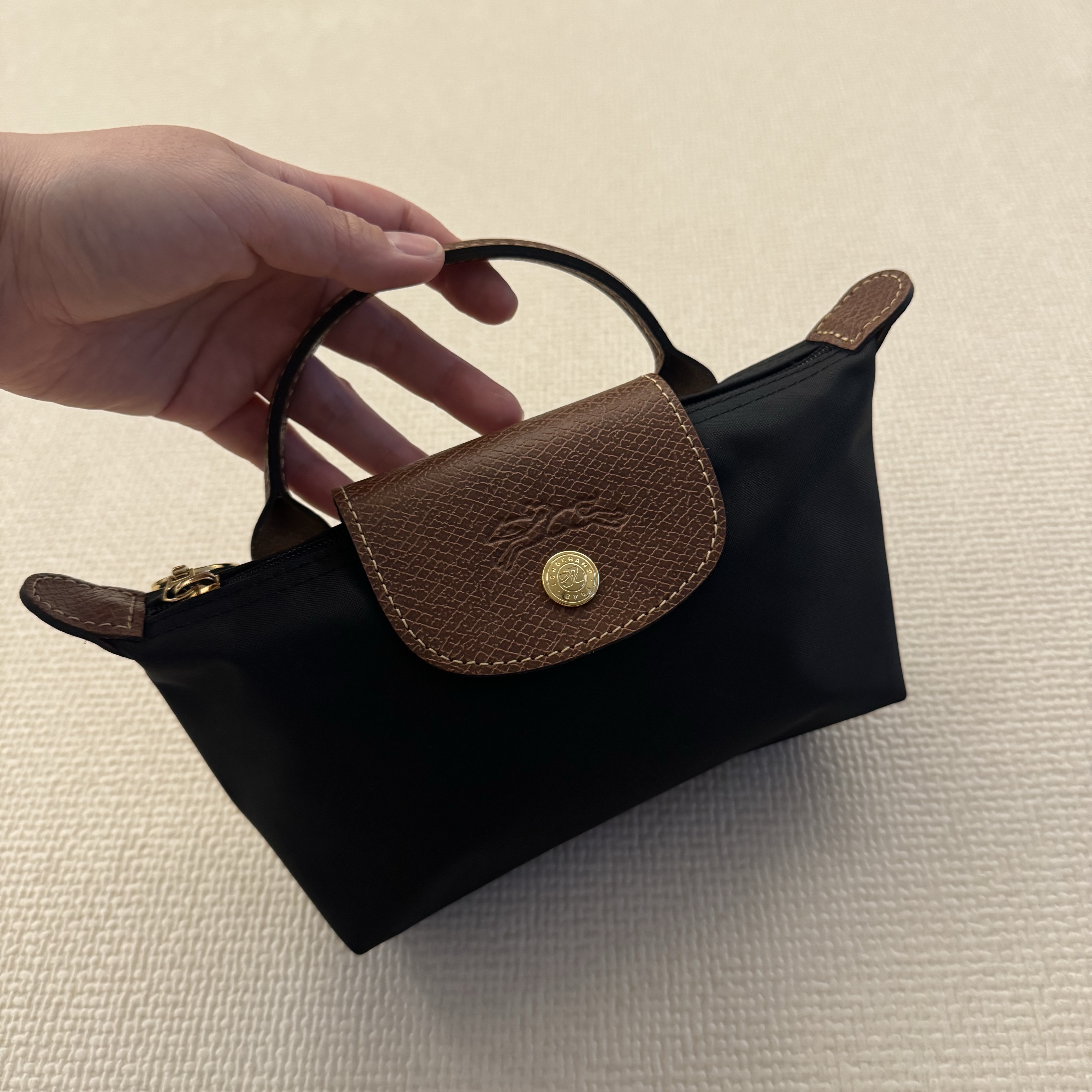 Longchamp Le Pliage Original Handle Pouch Black 착용 스타일
