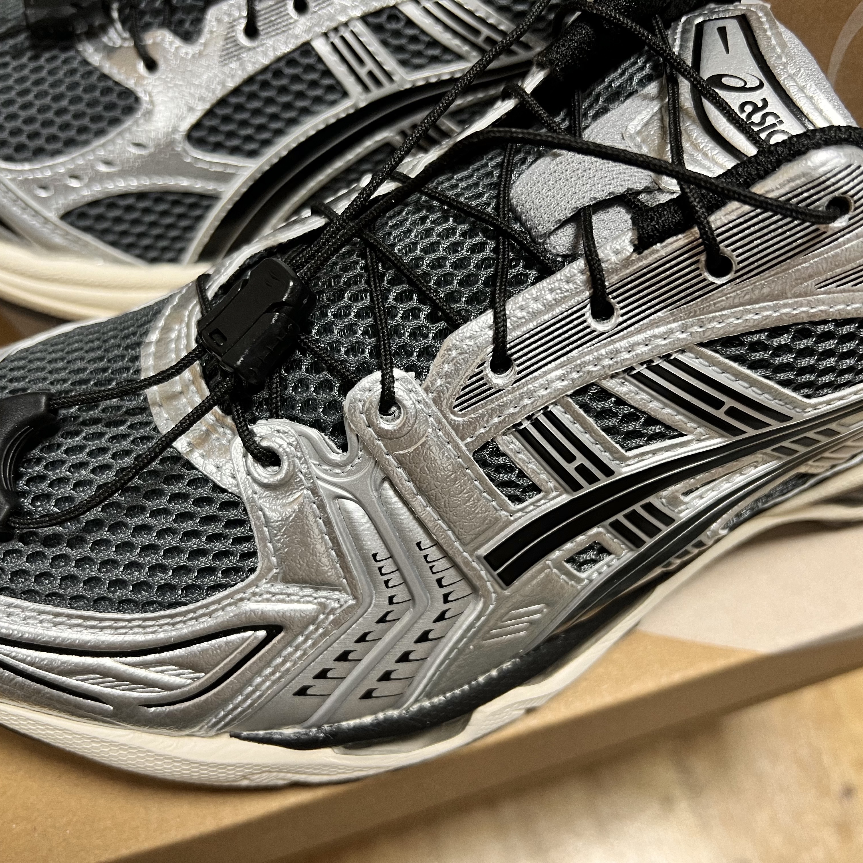 Asics Unlimited Gel-Kayano 14 Carrier Grey Black 착용 스타일 - 2
