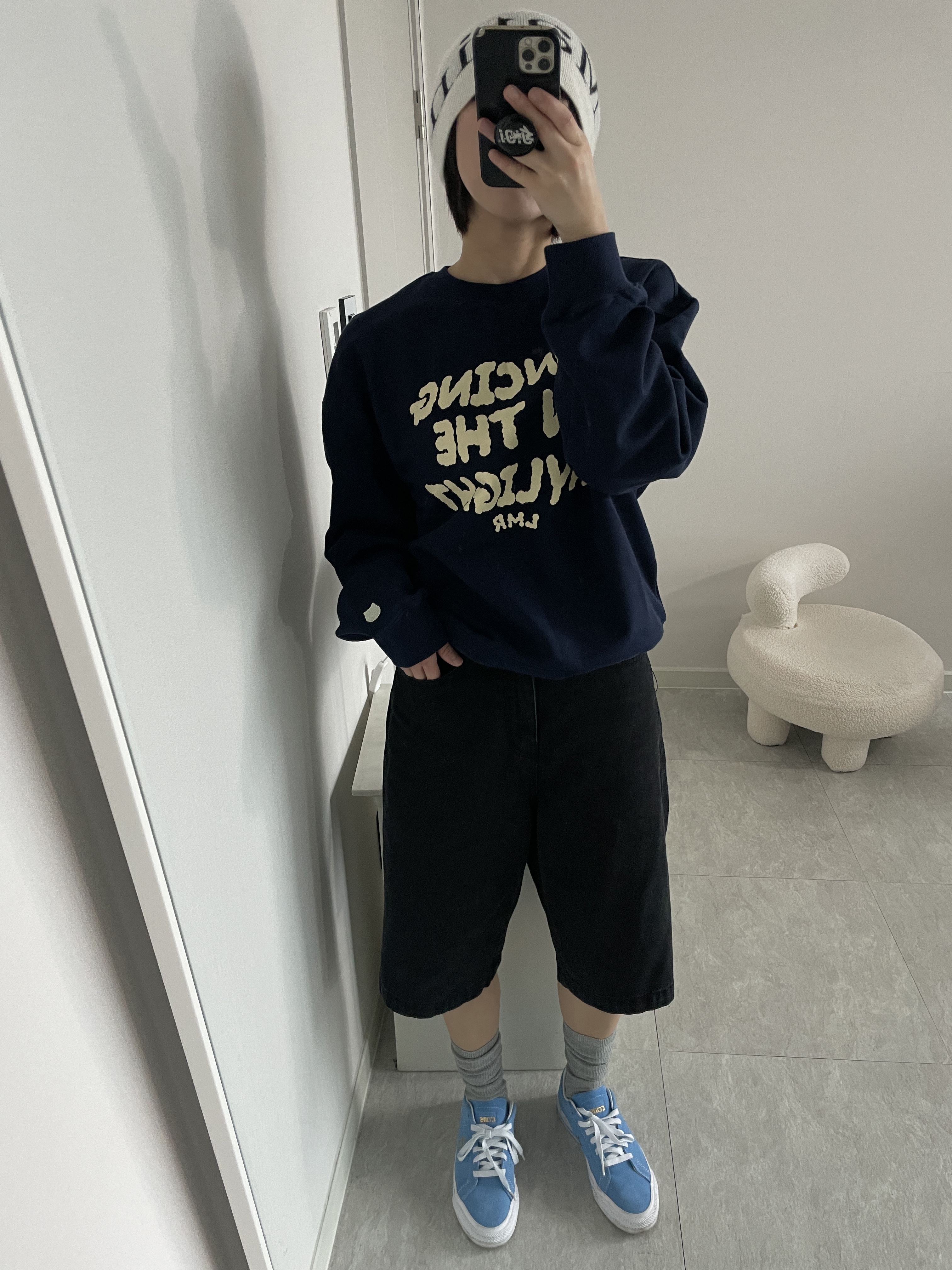 Matin Kim Logo Jacquard Short Beanie White, Converse One Star Pro Ox Suede Light Blue 착용 스타일 - 1