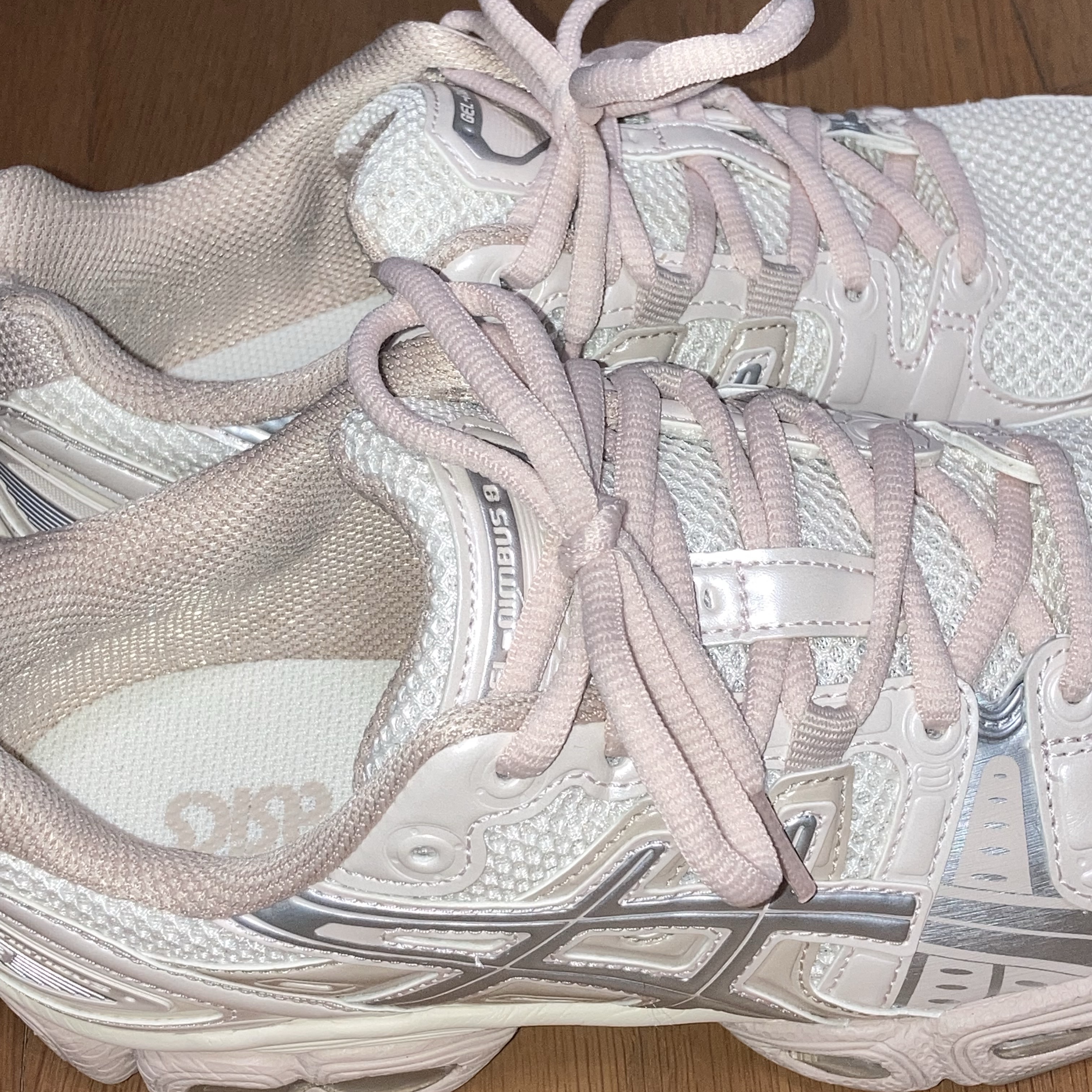 (W) Asics Gel-Nimbus 9 Cream Mineral Beige 착용 스타일