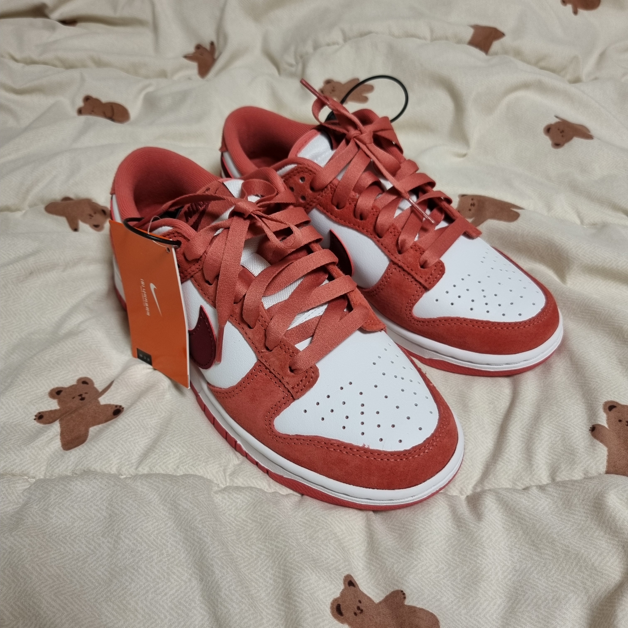 (W) Nike Dunk Low Valentine Day White Adobe 착용 스타일