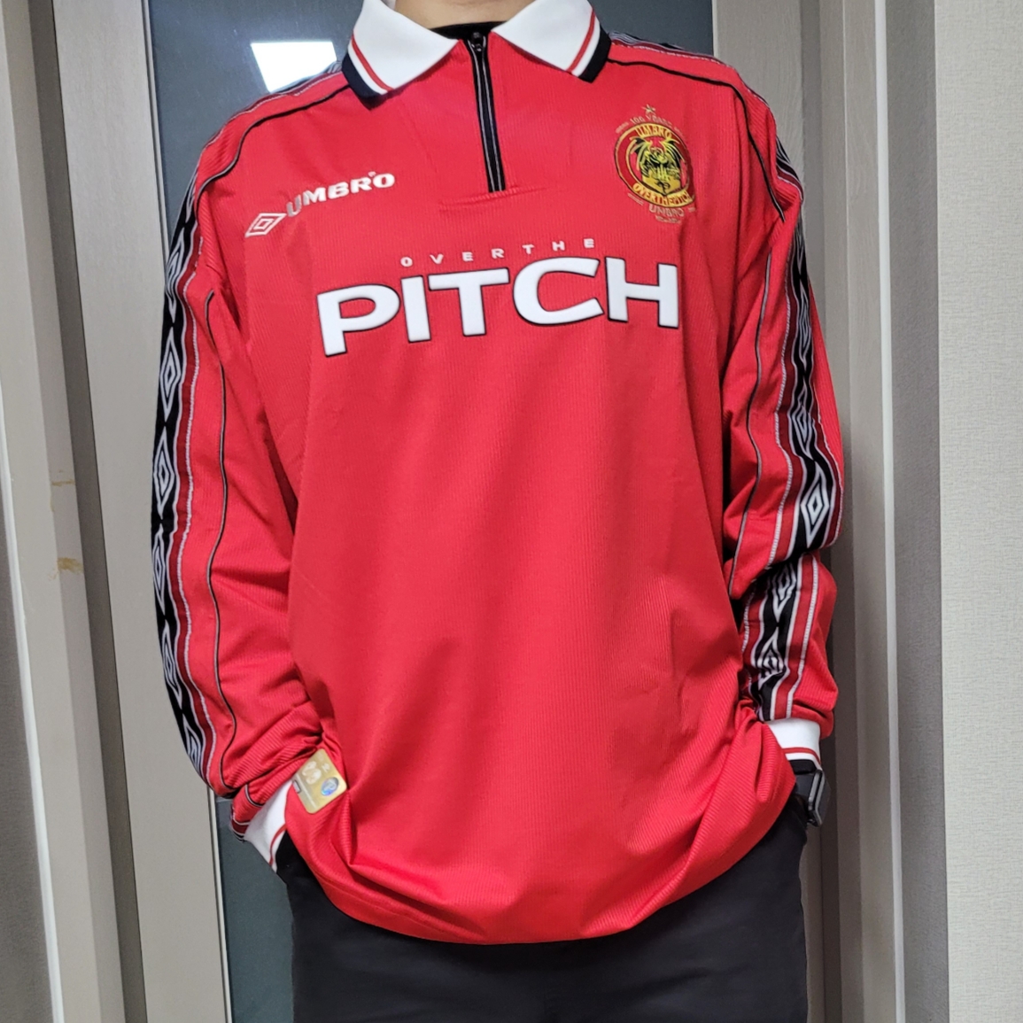 Over The Pitch x Umbro 100th Anniversary Homage Football Jersey 착용 스타일