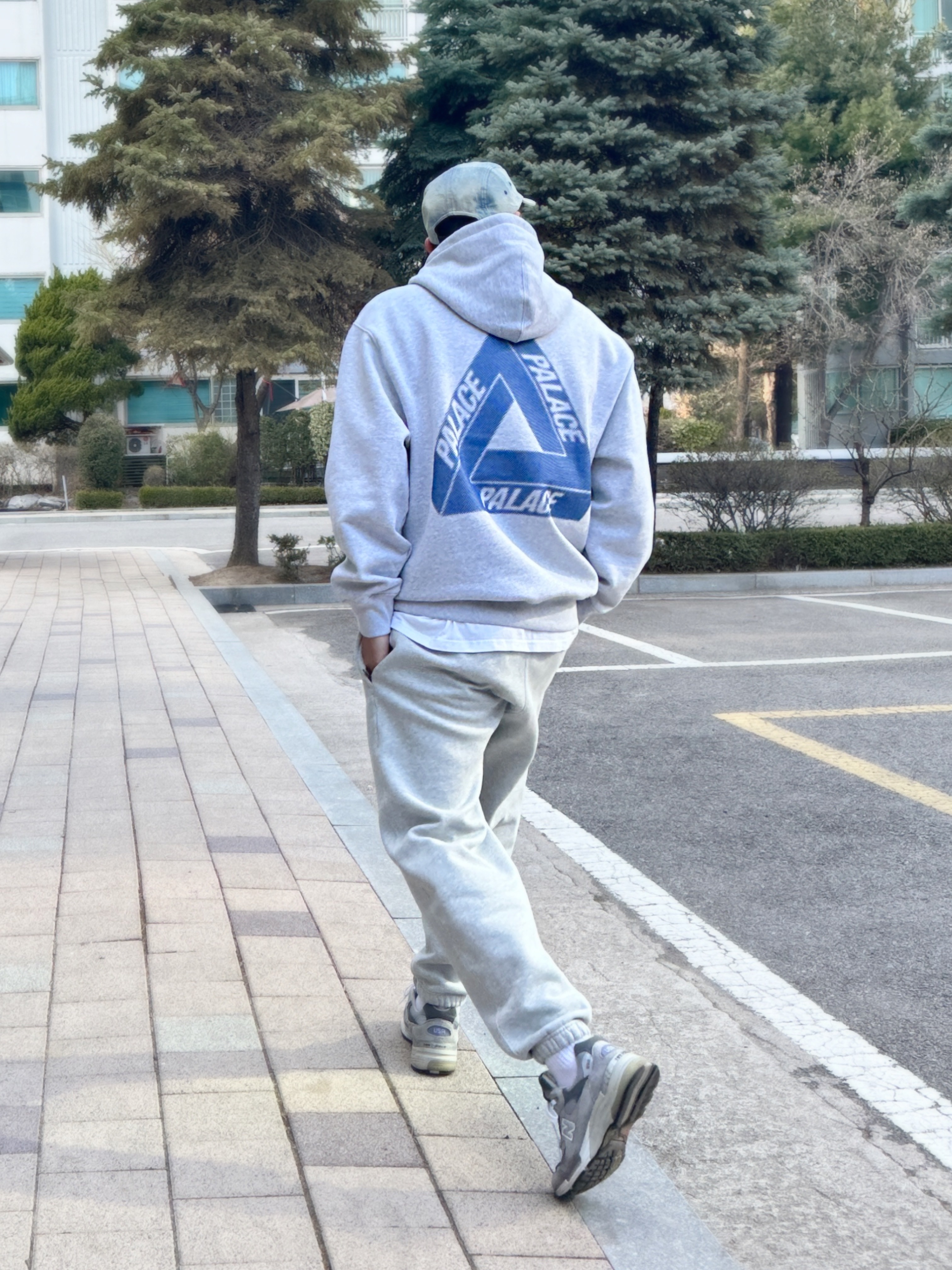 Supreme Washed Chino Twill Camp Cap Dirty Indigo - 24SS, Palace Bit Grippy Tri-Ferg Hood Grey Marl - 24SS 착용 스타일