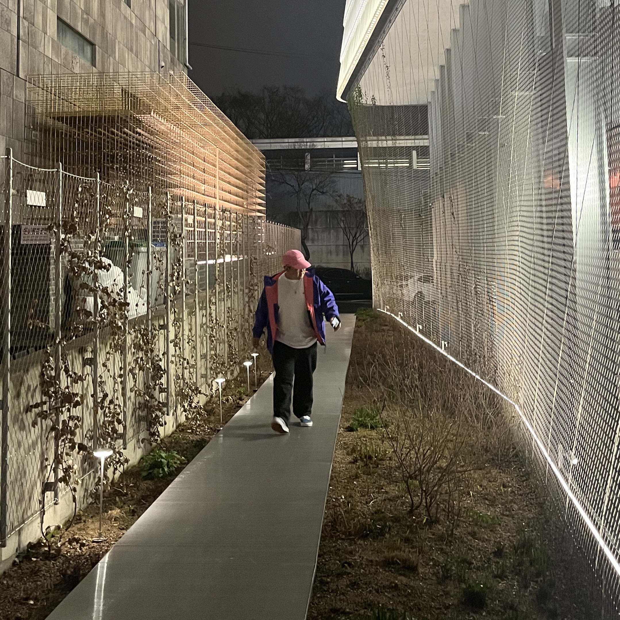 Supreme Gore-Tex Polartec Long Bill Camp Cap Pink - 22SS, Supreme Gore-Tex Taped Seam Shell Jacket Purple - 24SS 착용 스타일 - 2