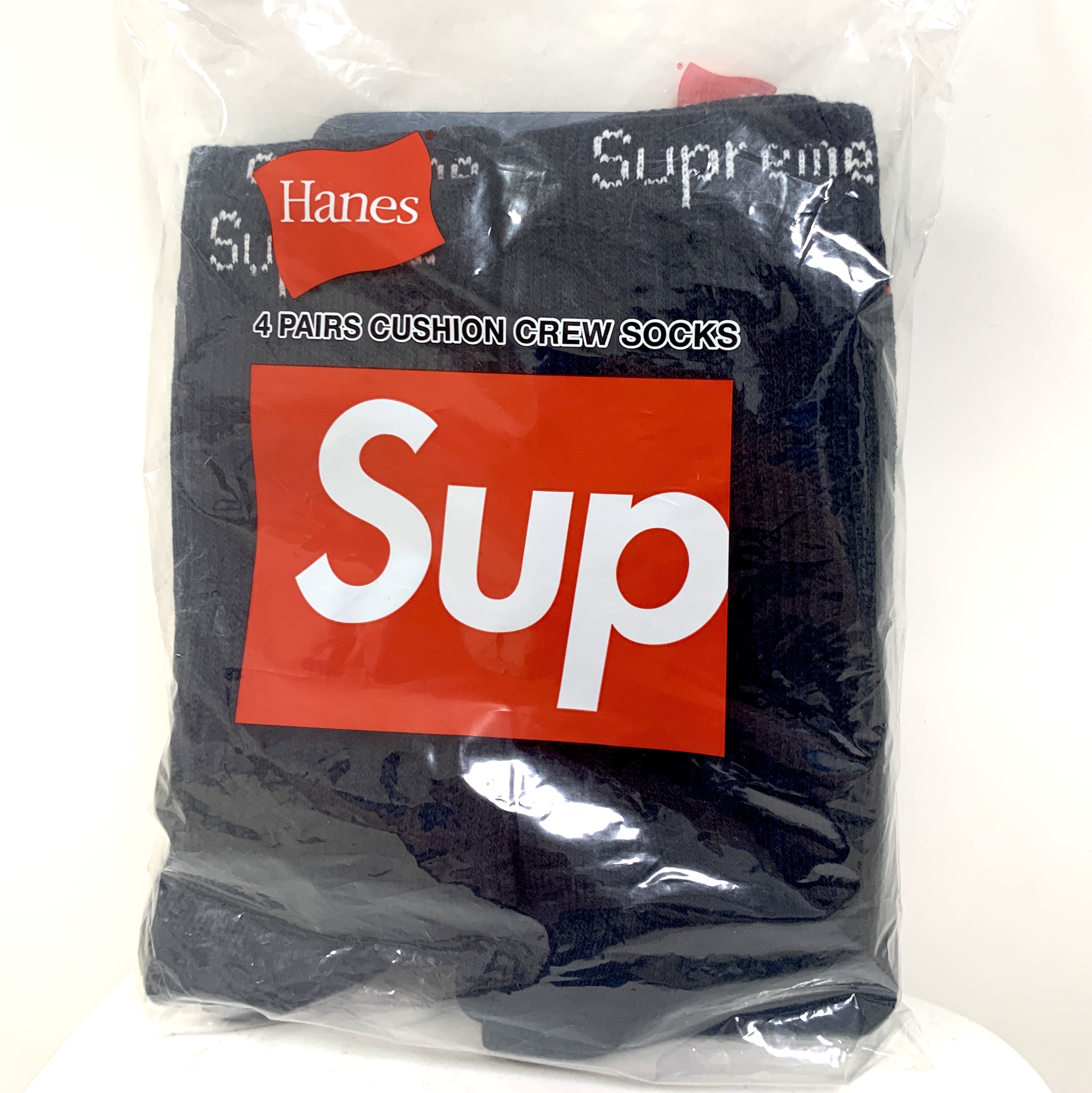 Supreme Hanes Crew Socks Black (4 Pack) 착용 스타일
