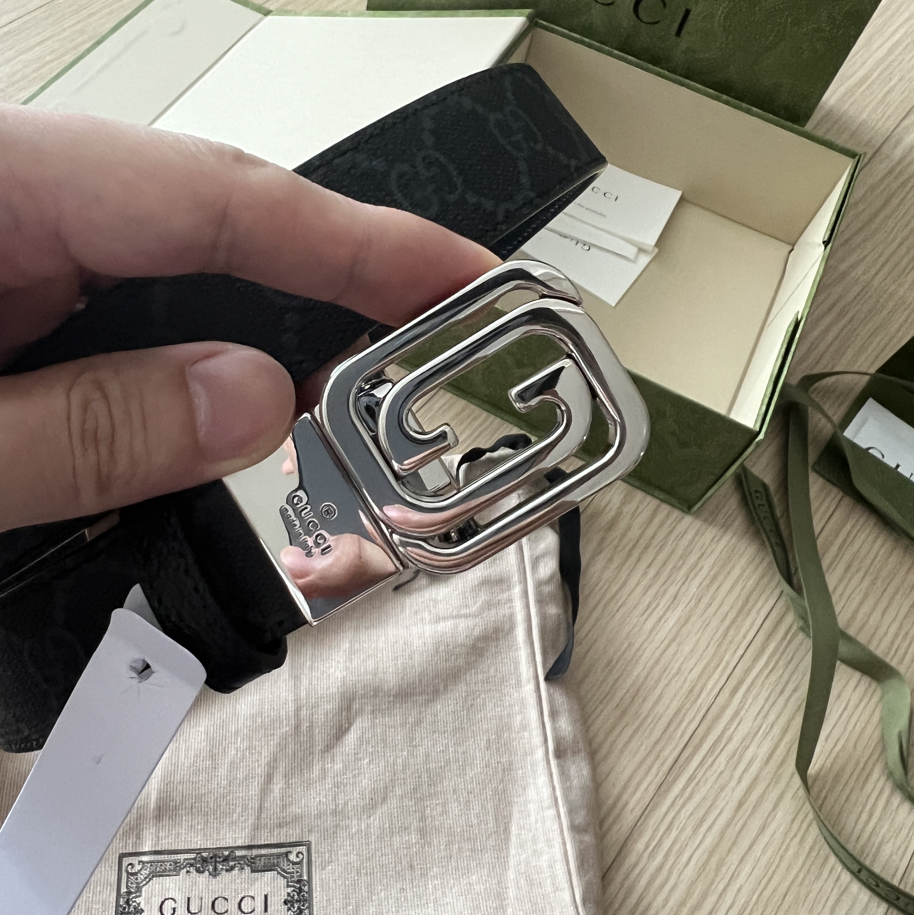 Gucci Reversible Belt with Squared Interlocking G Black GG Supreme 착용 스타일 - 2