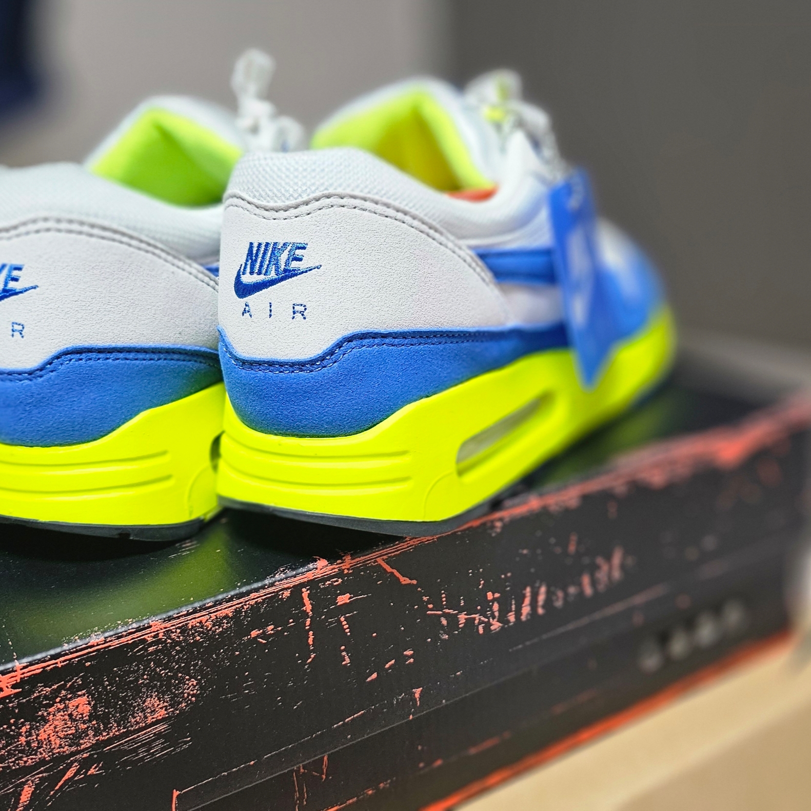Nike Air Max 1 '86 OG Royal Volt 착용 스타일 - 2