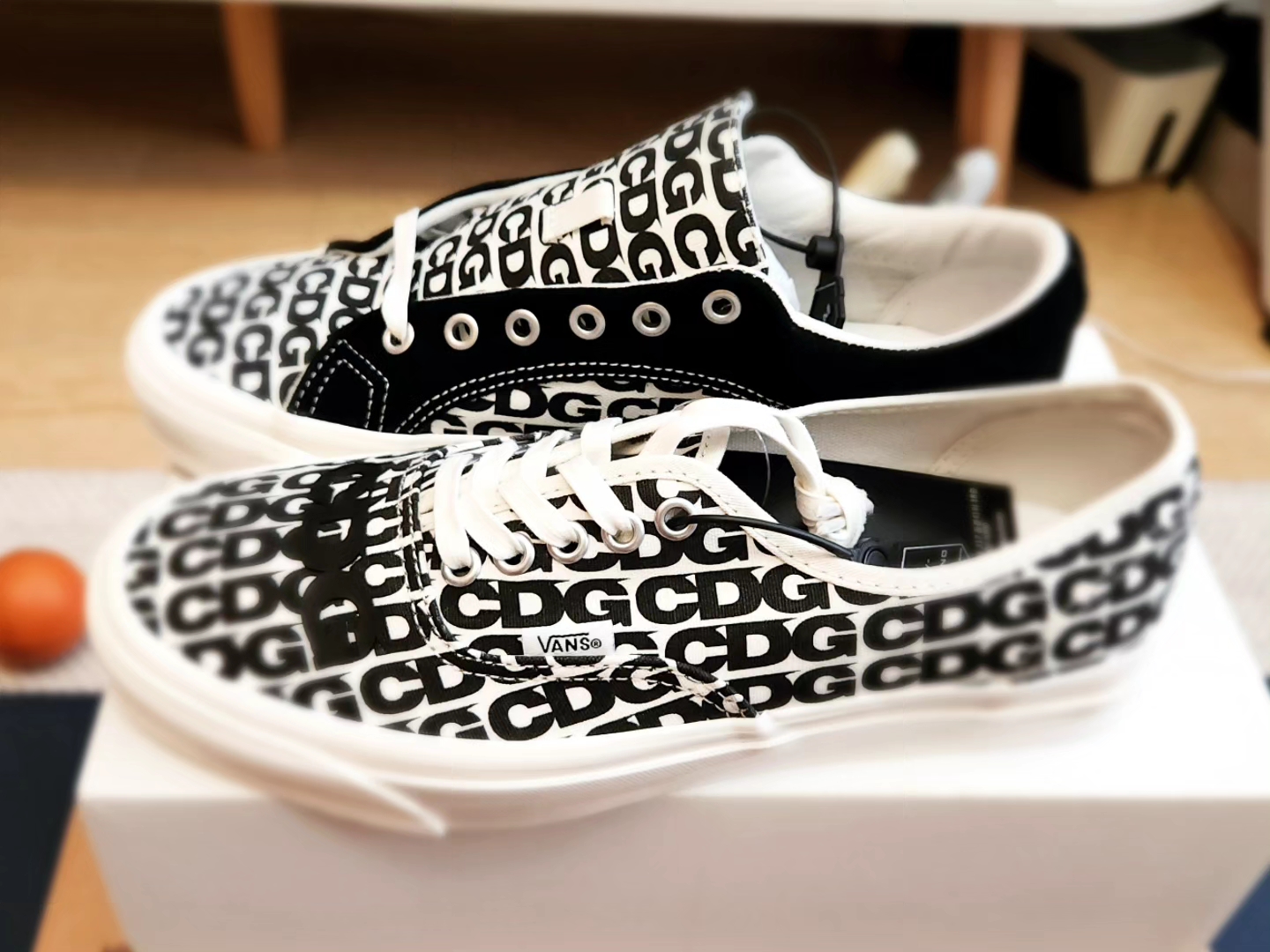 Vans Vault x CDG OG Authentic LX White Black, Vans Vault x CDG Lampin LX 2021 착용 스타일 - 3