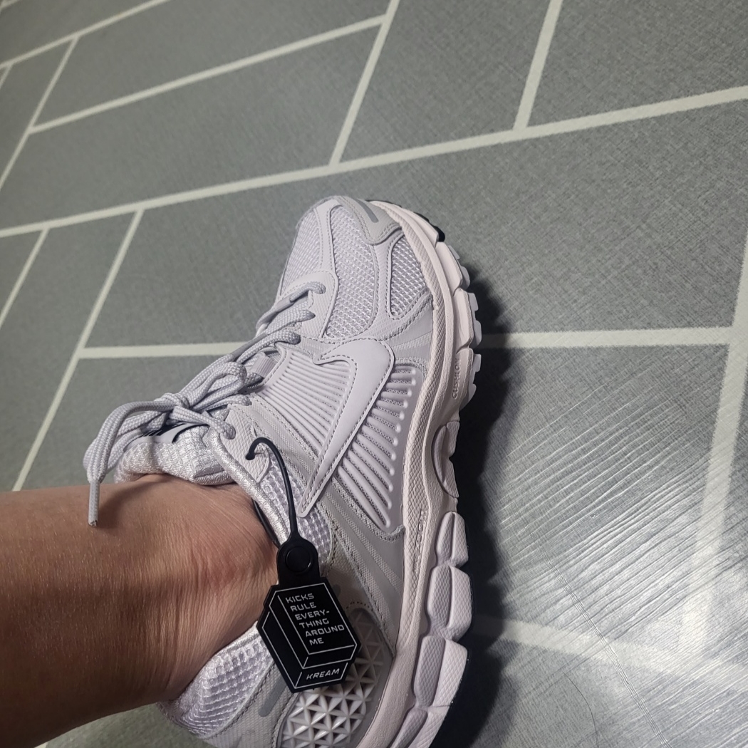 Nike Zoom Vomero 5 SP Vast Grey 2023 착용 스타일 - 2