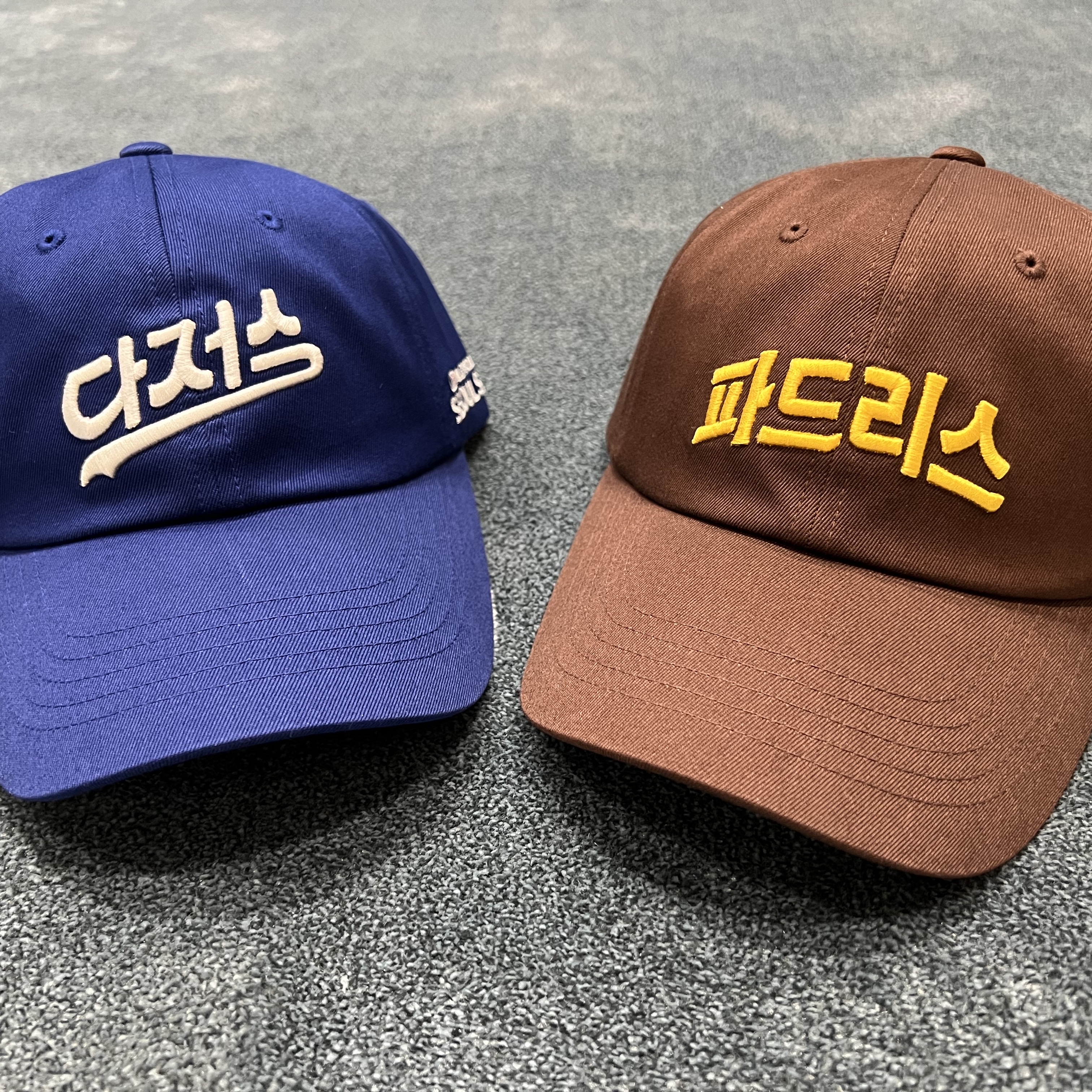MLB Seoul Series Hangul Logo Unstructured Ball Cap LA Dodgers Royal Blue, MLB Seoul Series Hangul Logo Unstructured Ball Cap San Diego Padres Dark Brown 착용 스타일