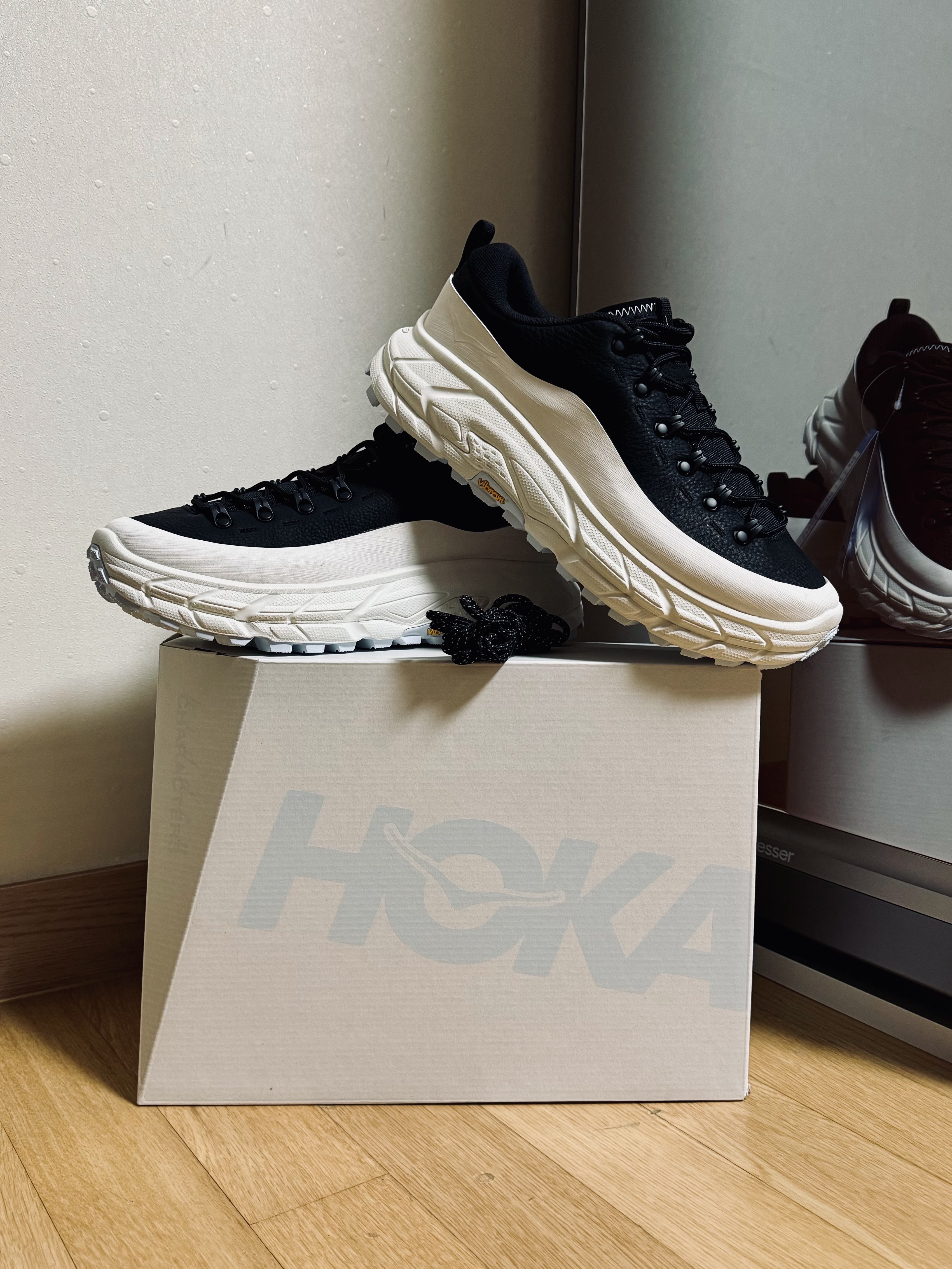 Hoka x Hidden Characters Tor Summit 2 Snow White Black 착용 스타일