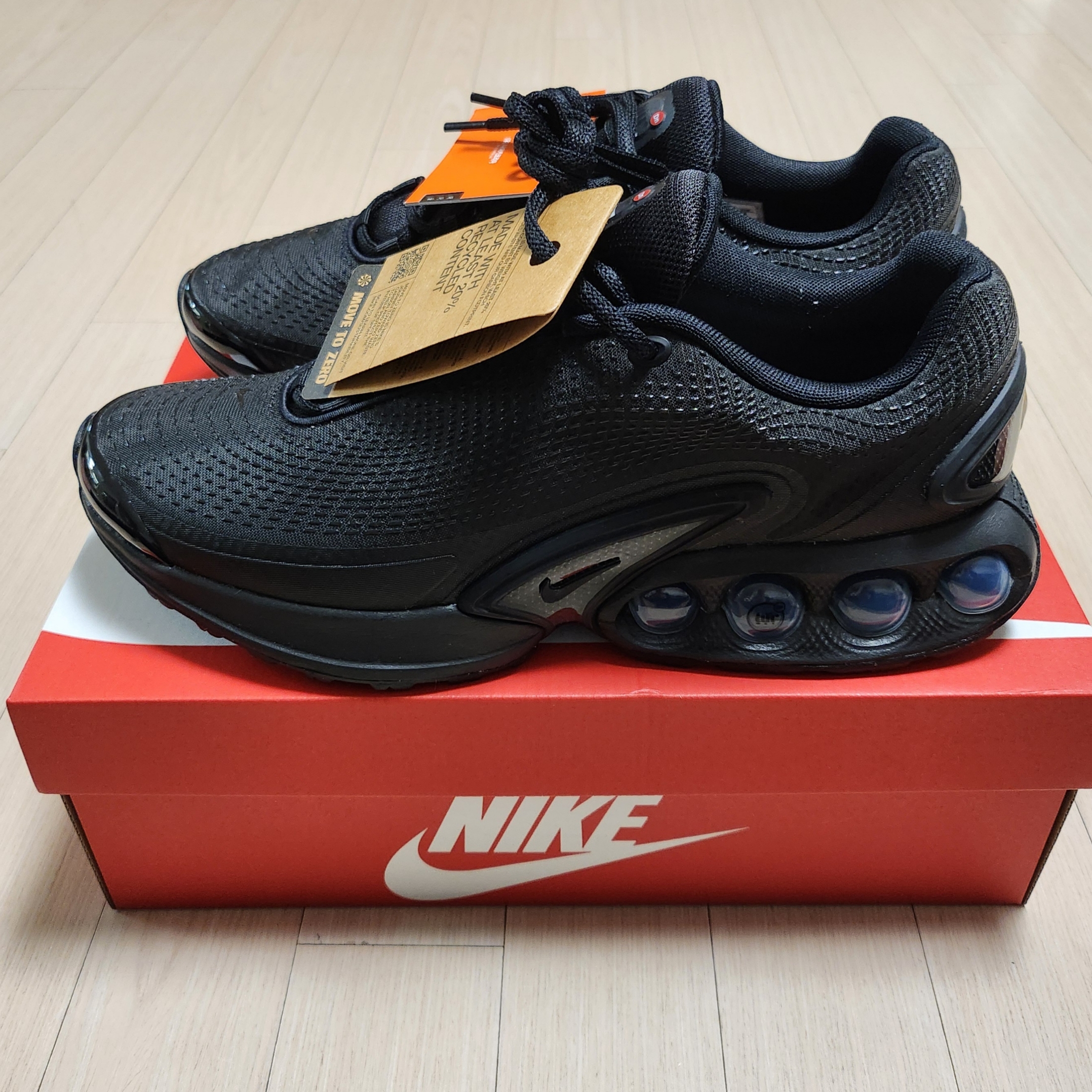 Nike Air Max Dn Black Dark Smoke Grey 착용 스타일 - 2