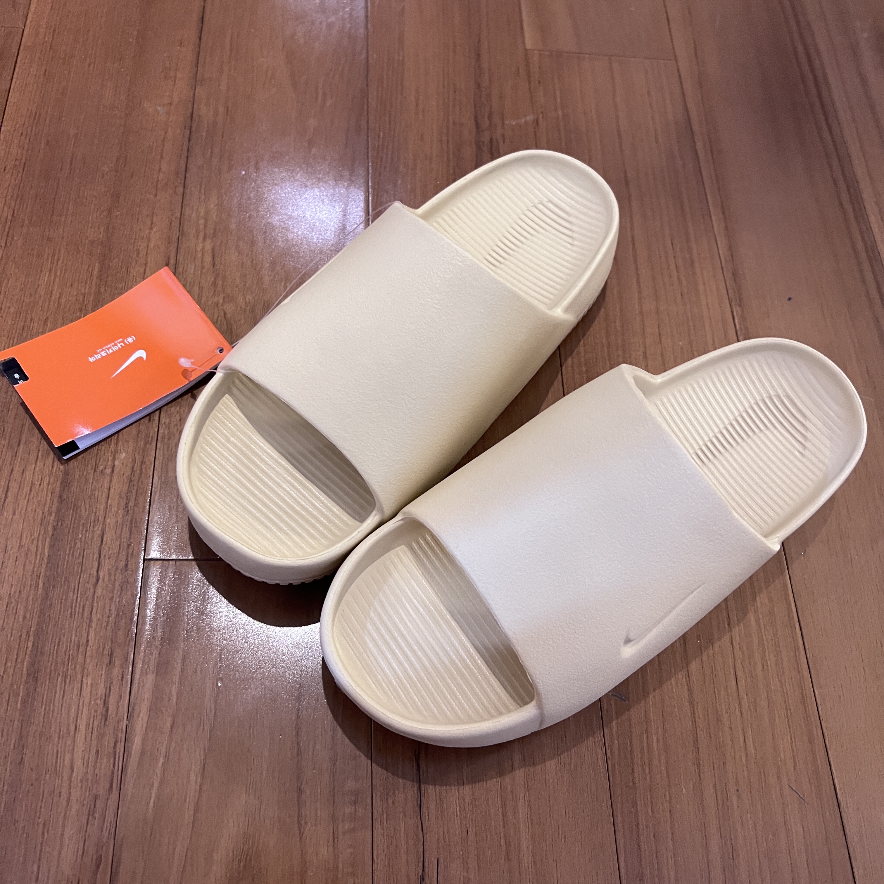 (W) Nike Calm Slide Sesame 착용 스타일