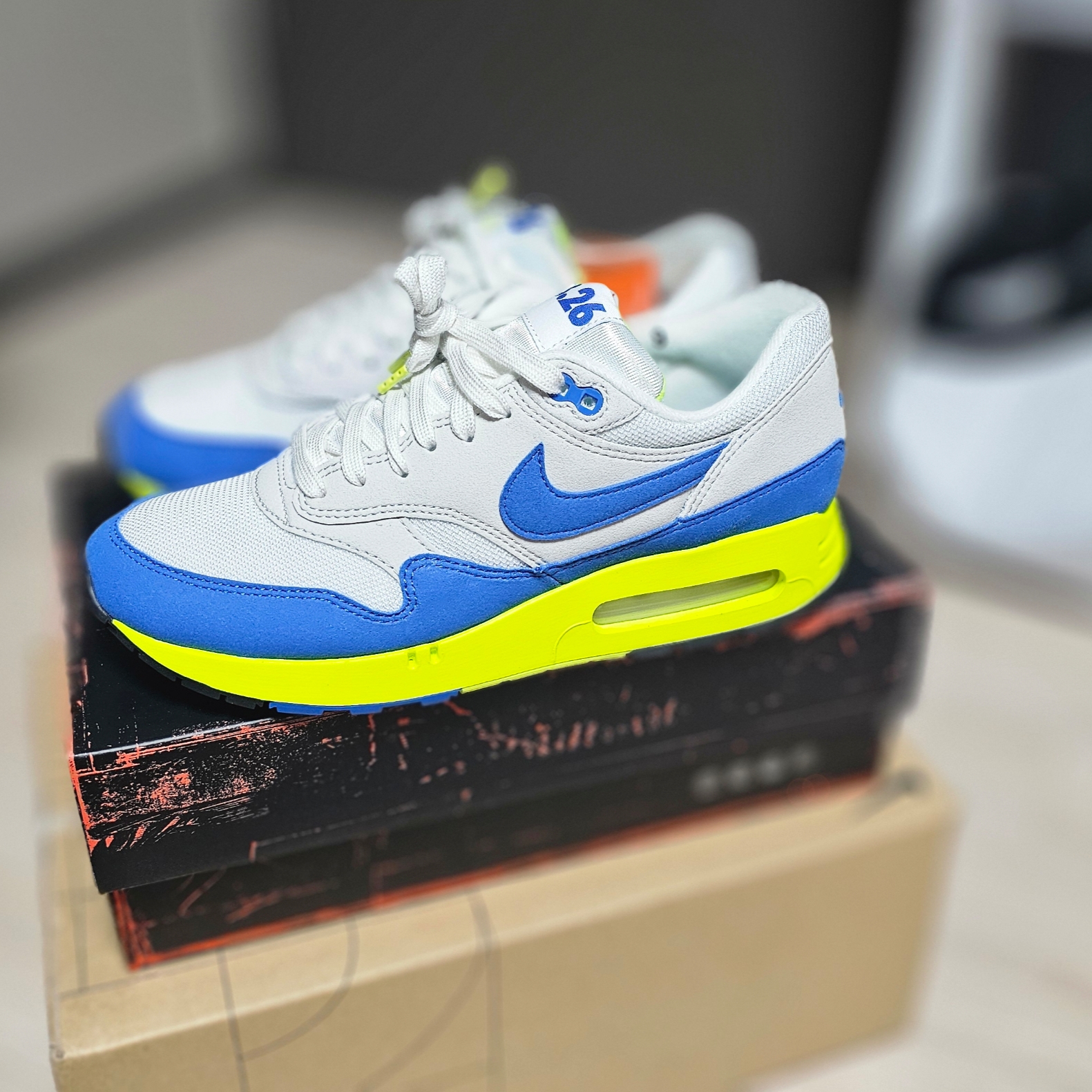 Nike Air Max 1 '86 OG Royal Volt 착용 스타일 - 4