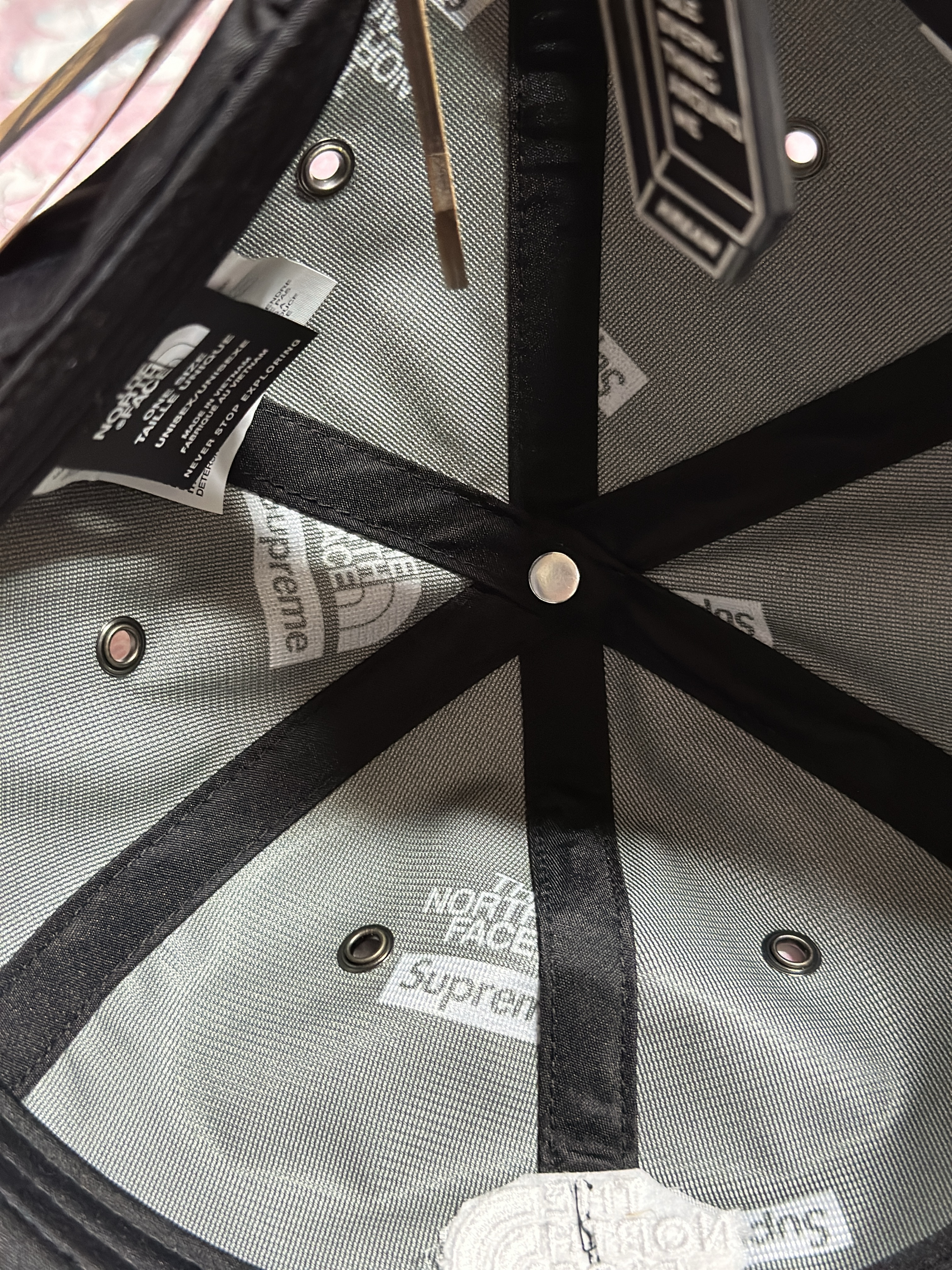 Supreme x The North Face Split 6-Panel Black - 24SS 착용 스타일 - 2