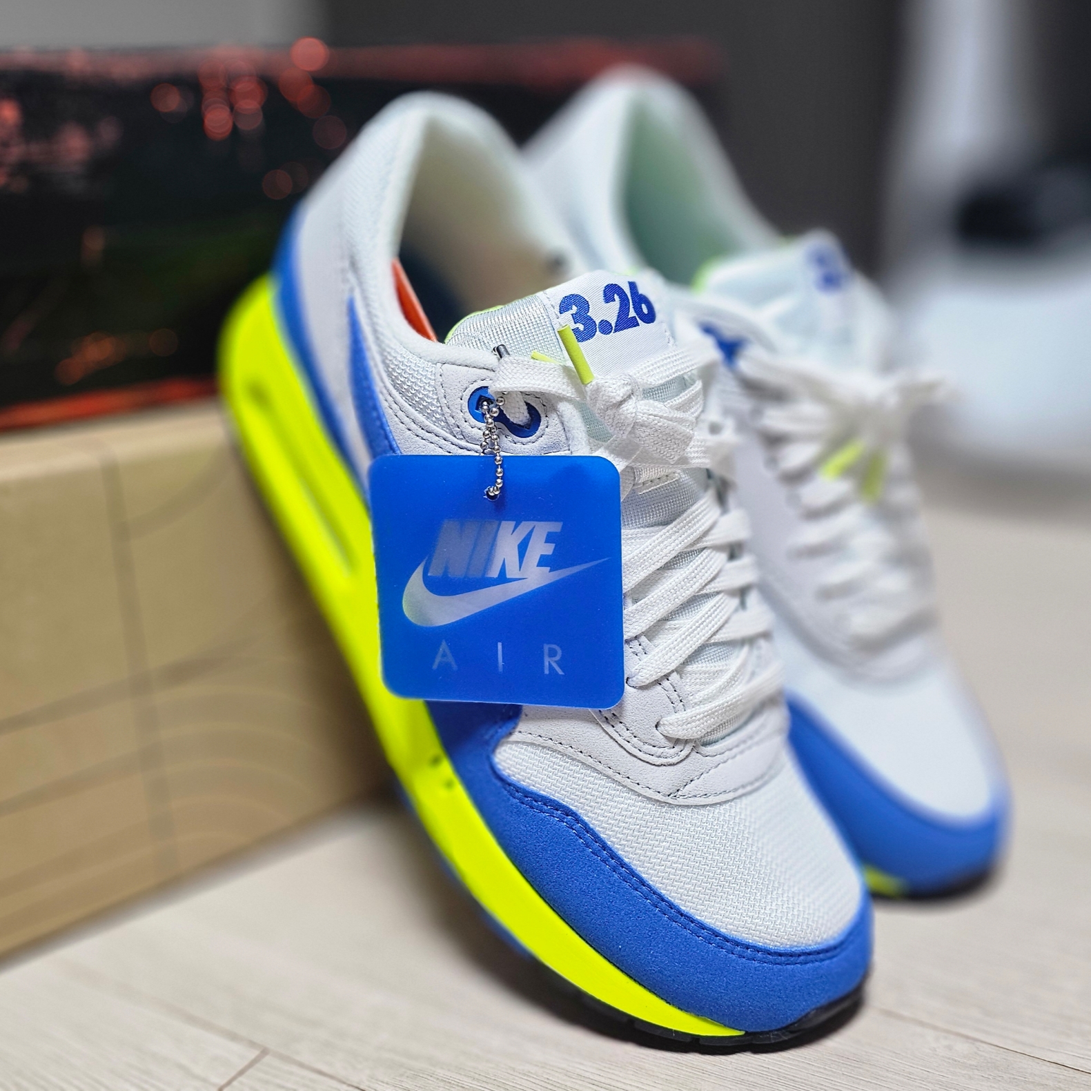 Nike Air Max 1 '86 OG Royal Volt 착용 스타일 - 1